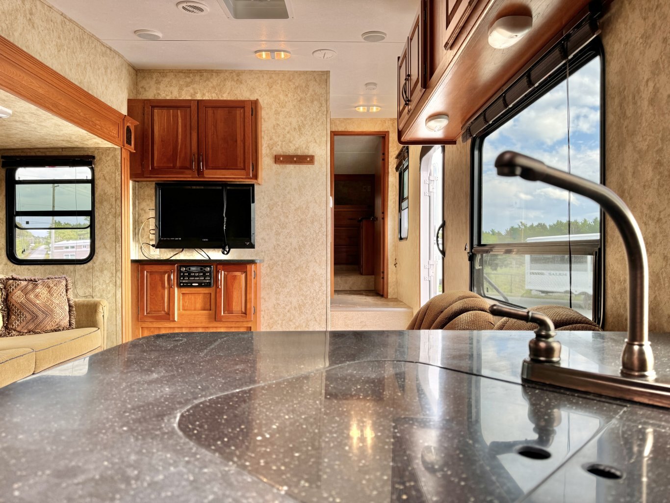 2012 Cougar 299RKS Fifth Wheel