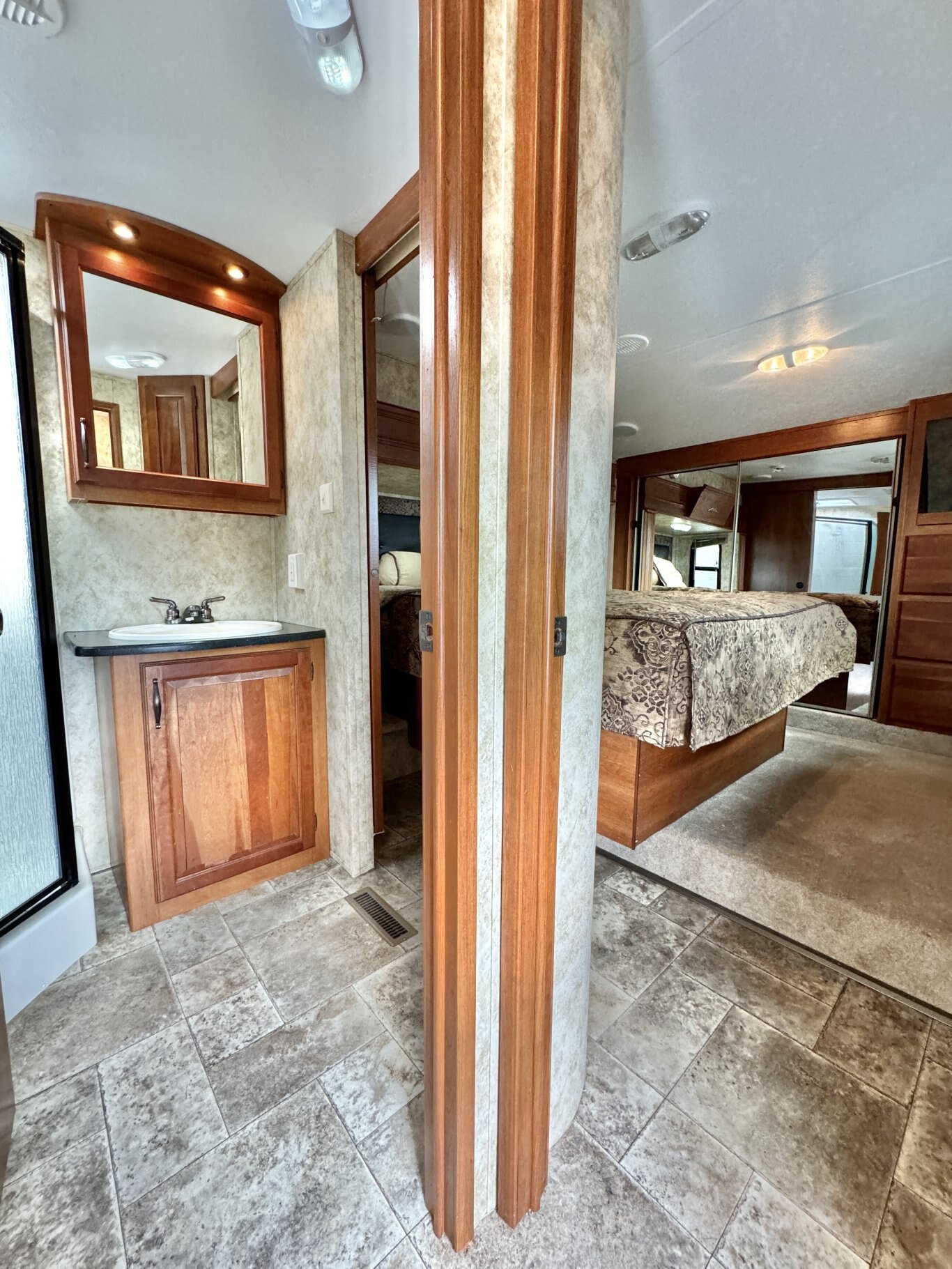 2012 Cougar 299RKS Fifth Wheel