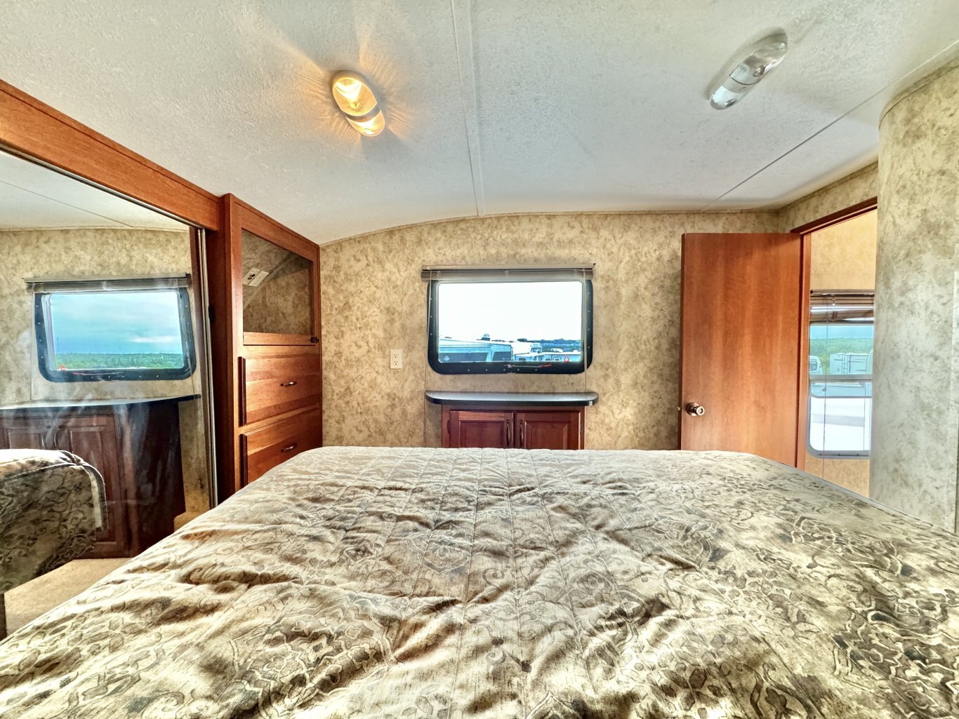 2012 Cougar 299RKS Fifth Wheel