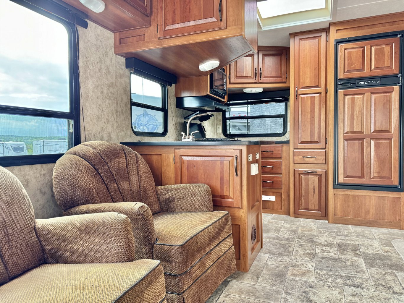 2012 Cougar 299RKS Fifth Wheel