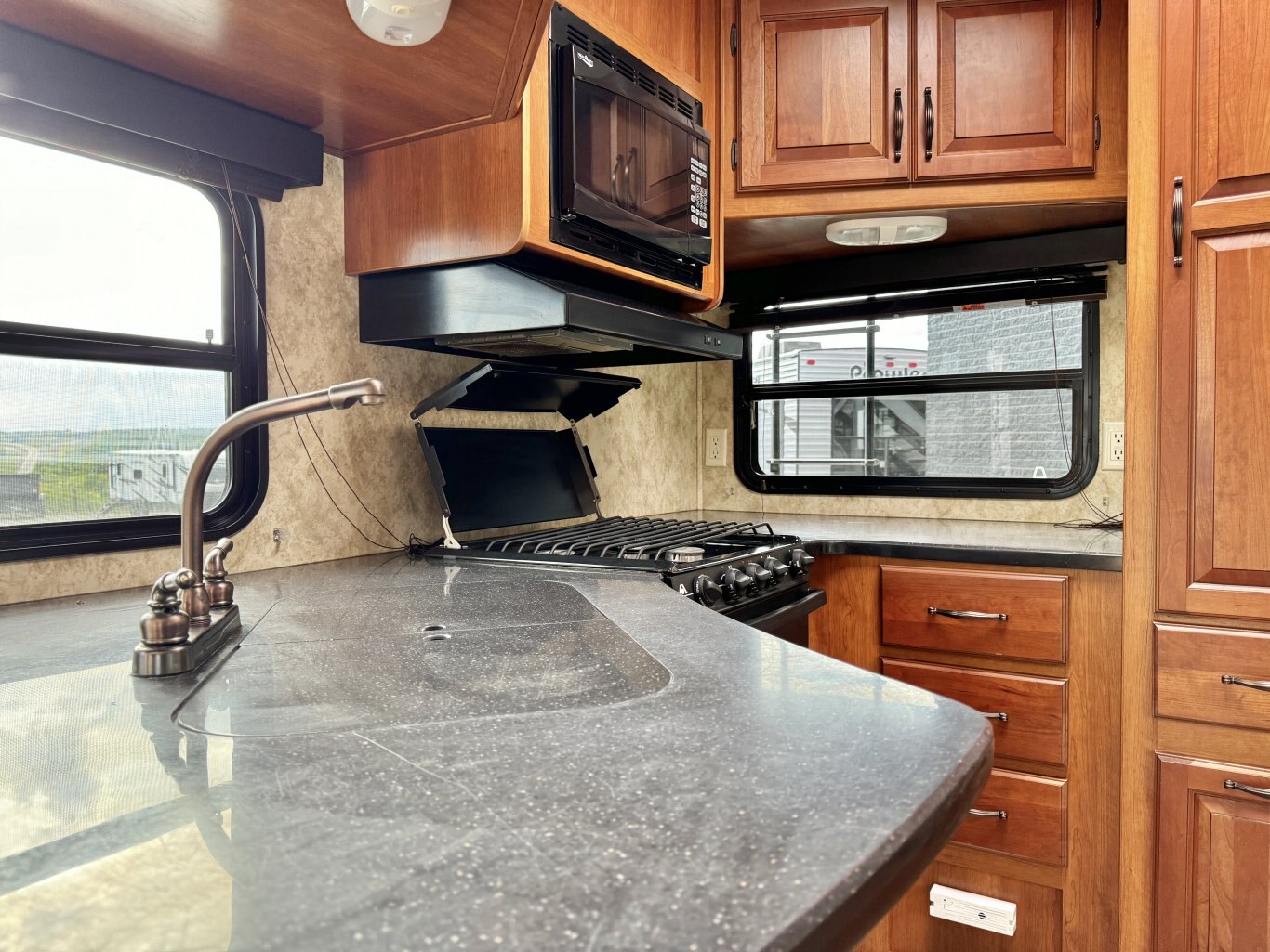 2012 Cougar 299RKS Fifth Wheel