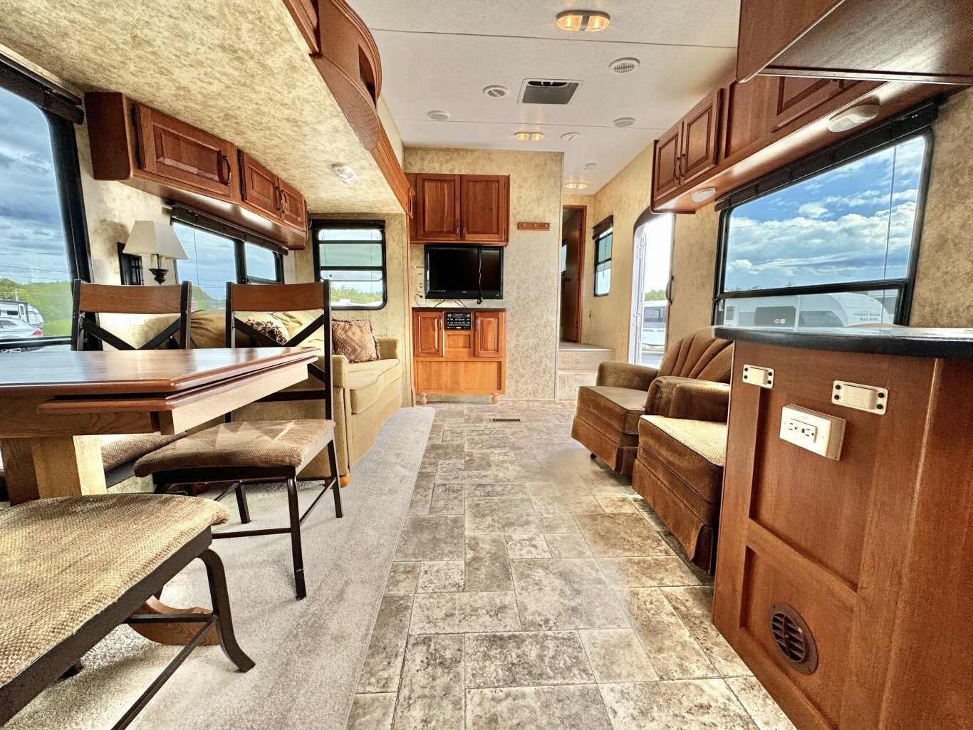 2012 Cougar 299RKS Fifth Wheel