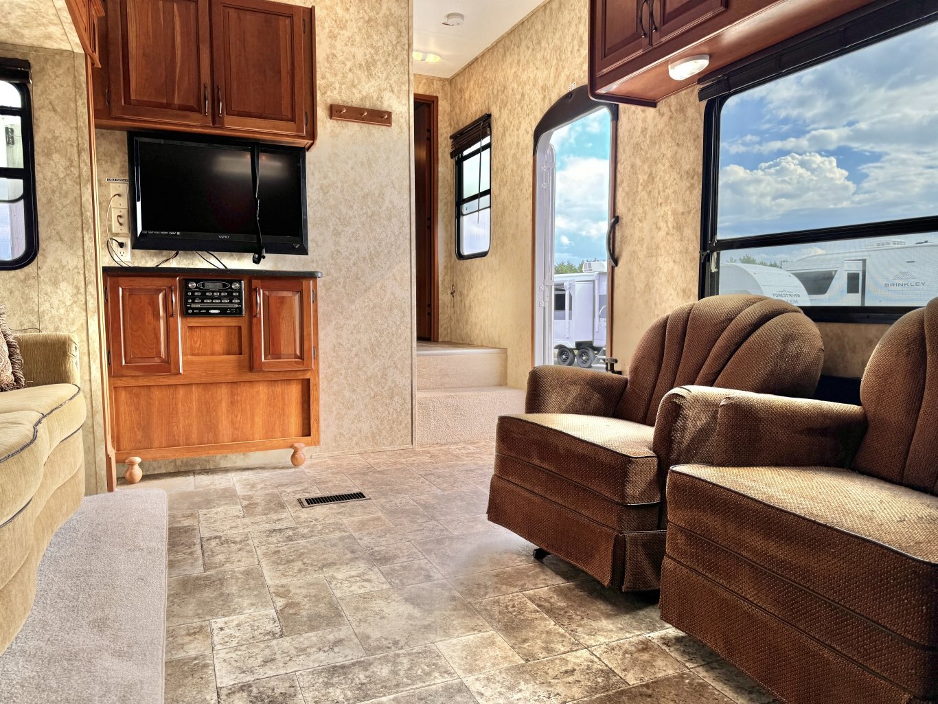 2012 Cougar 299RKS Fifth Wheel