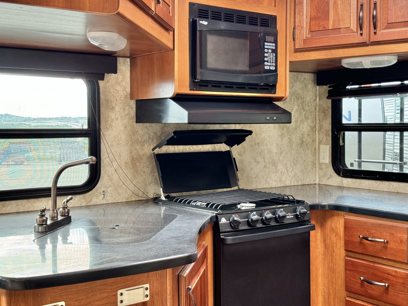 2012 Cougar 299RKS Fifth Wheel