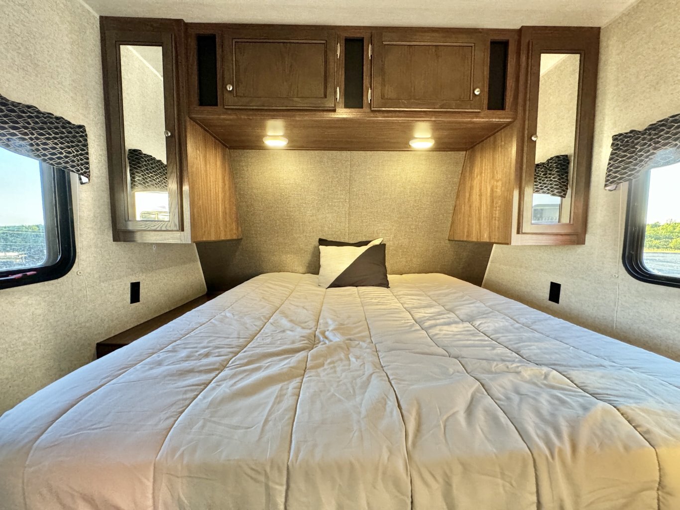 2018 Prowler 30P RLS Travel Trailer