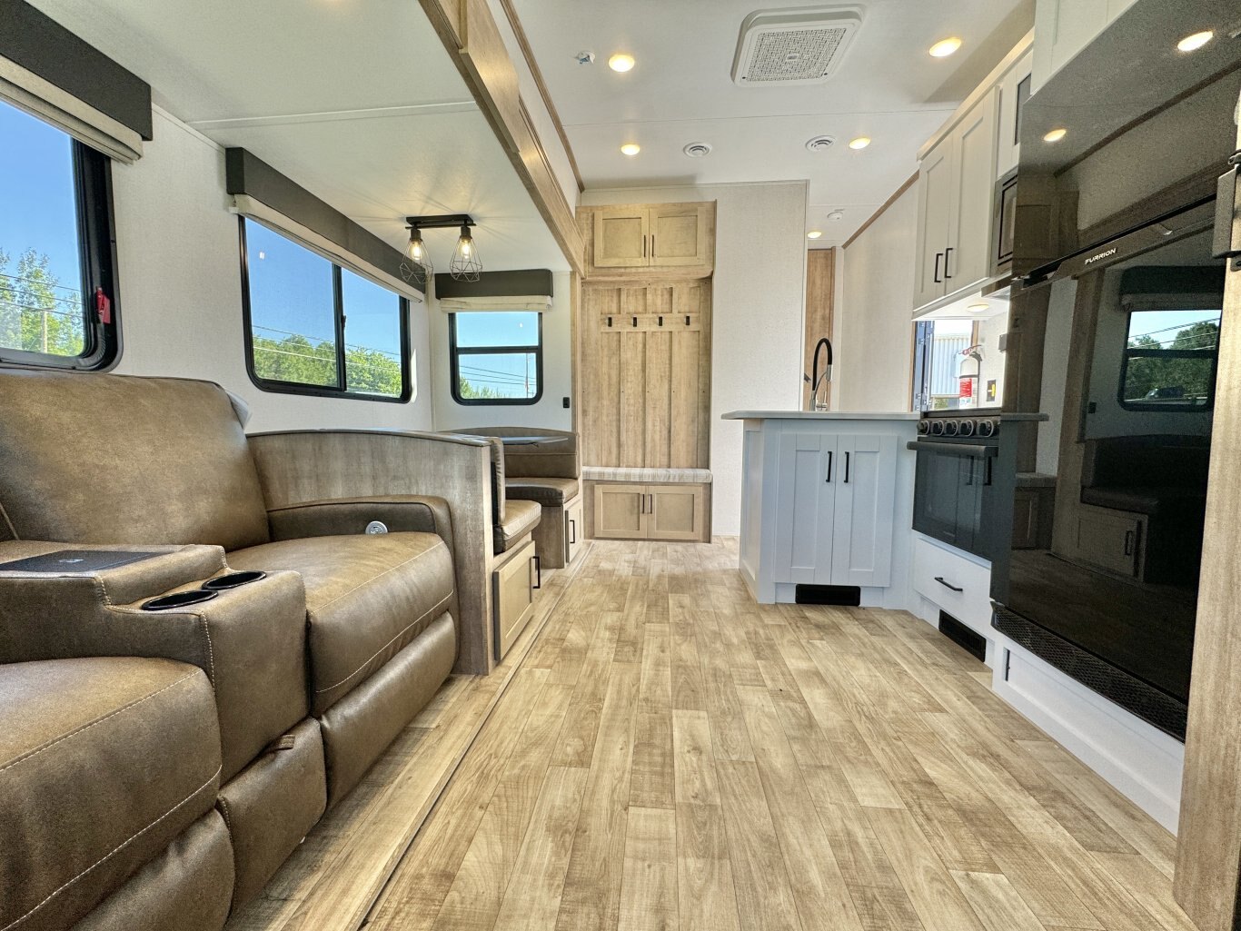 2023 Arcadia Super Lite 248SLRE Fifth Wheel