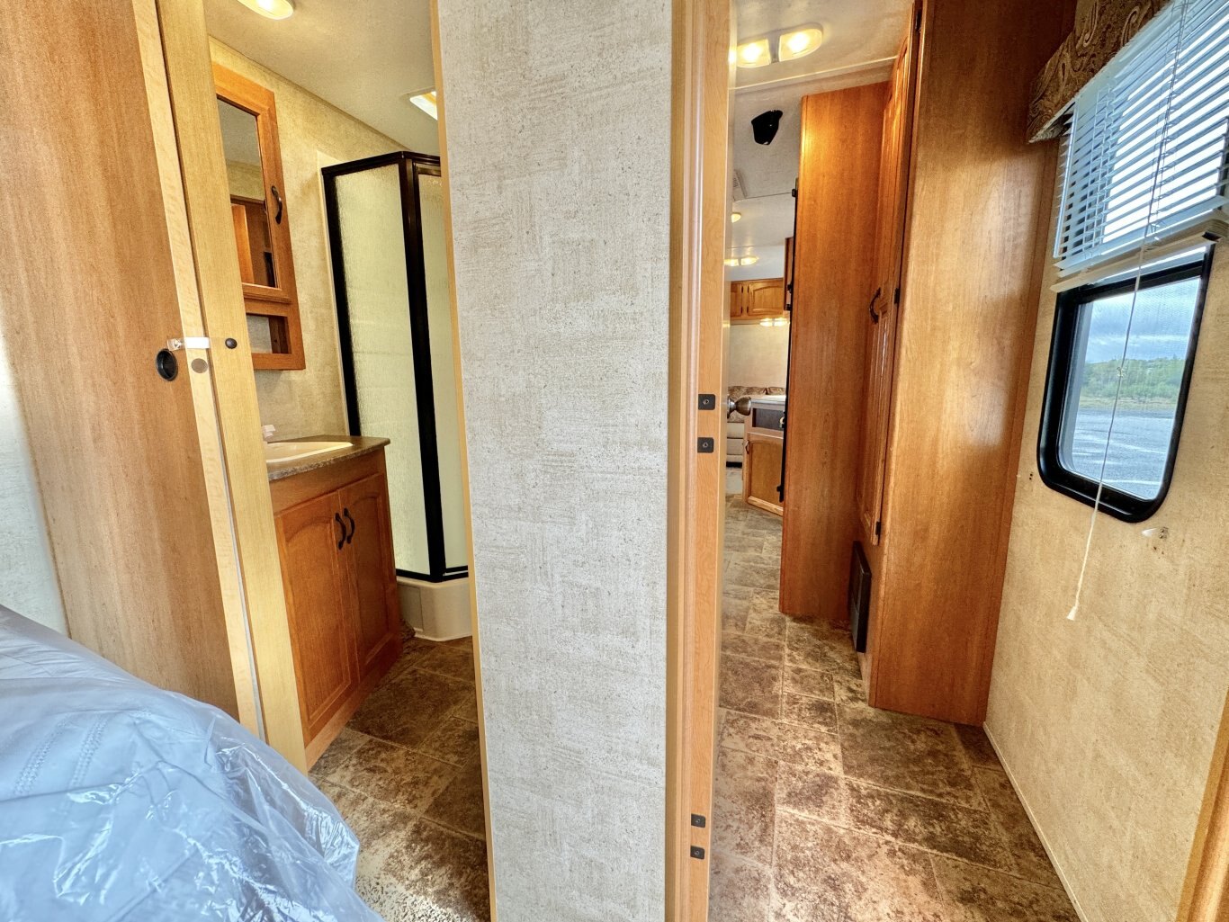 2011 Hornet 27FLBS Travel Trailer