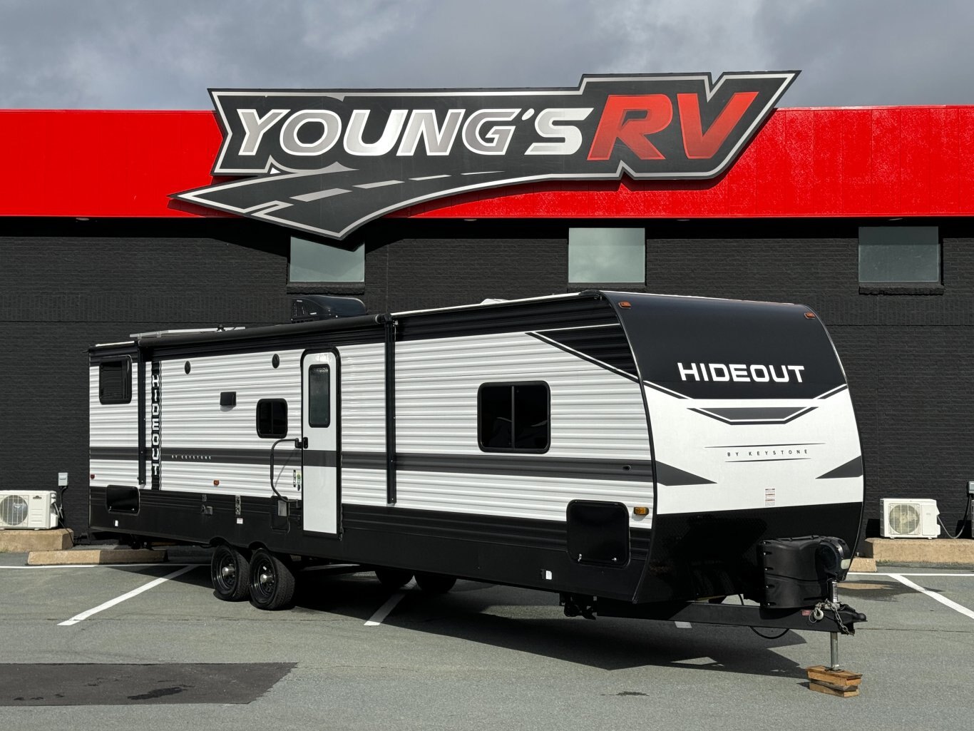 2022 Hideout 32LBH Travel Trailer