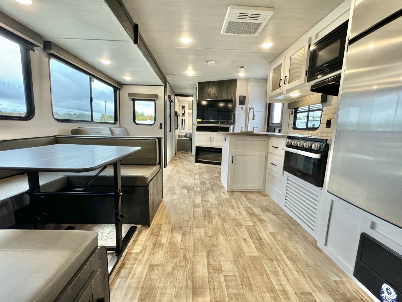 2022 Hideout 32LBH Travel Trailer