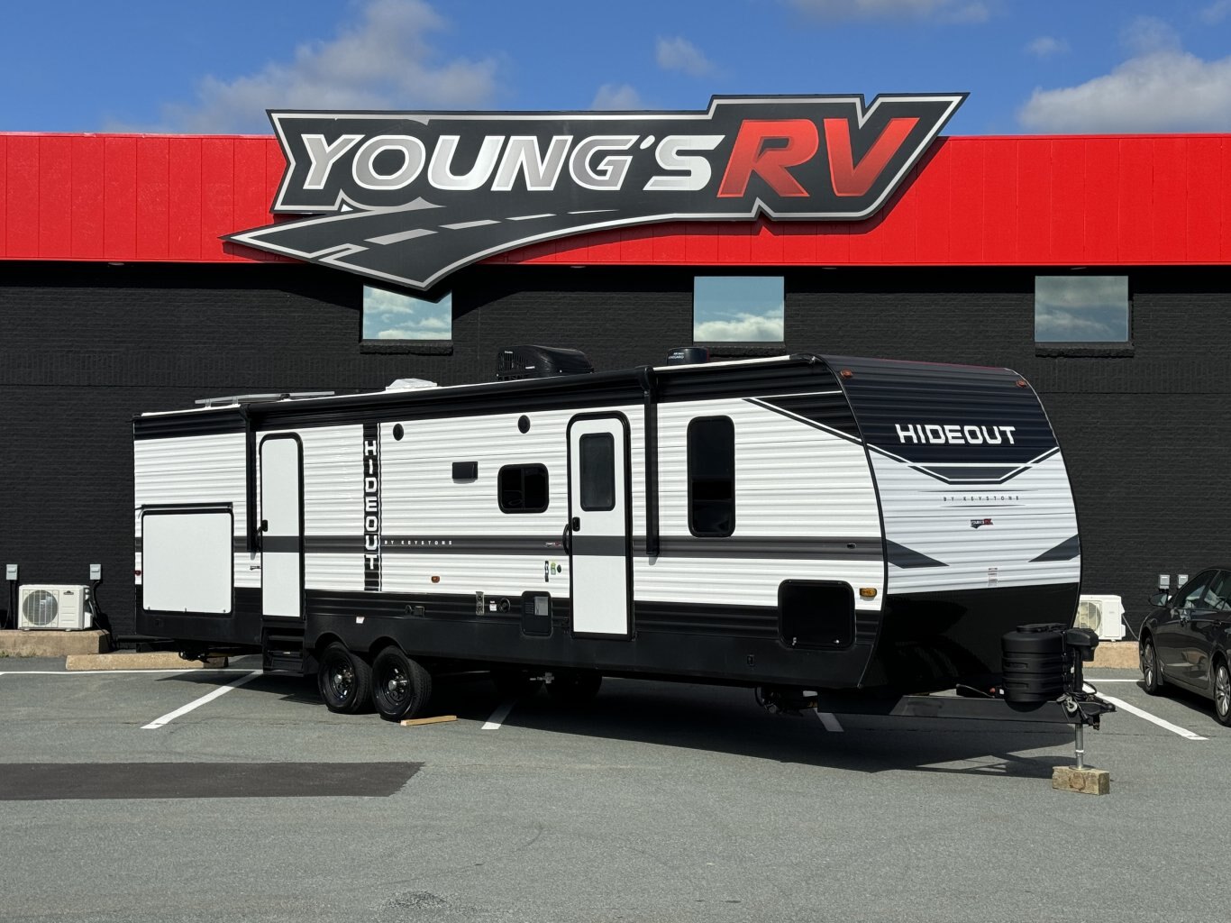 2022 Hideout 318BR Travel Trailer