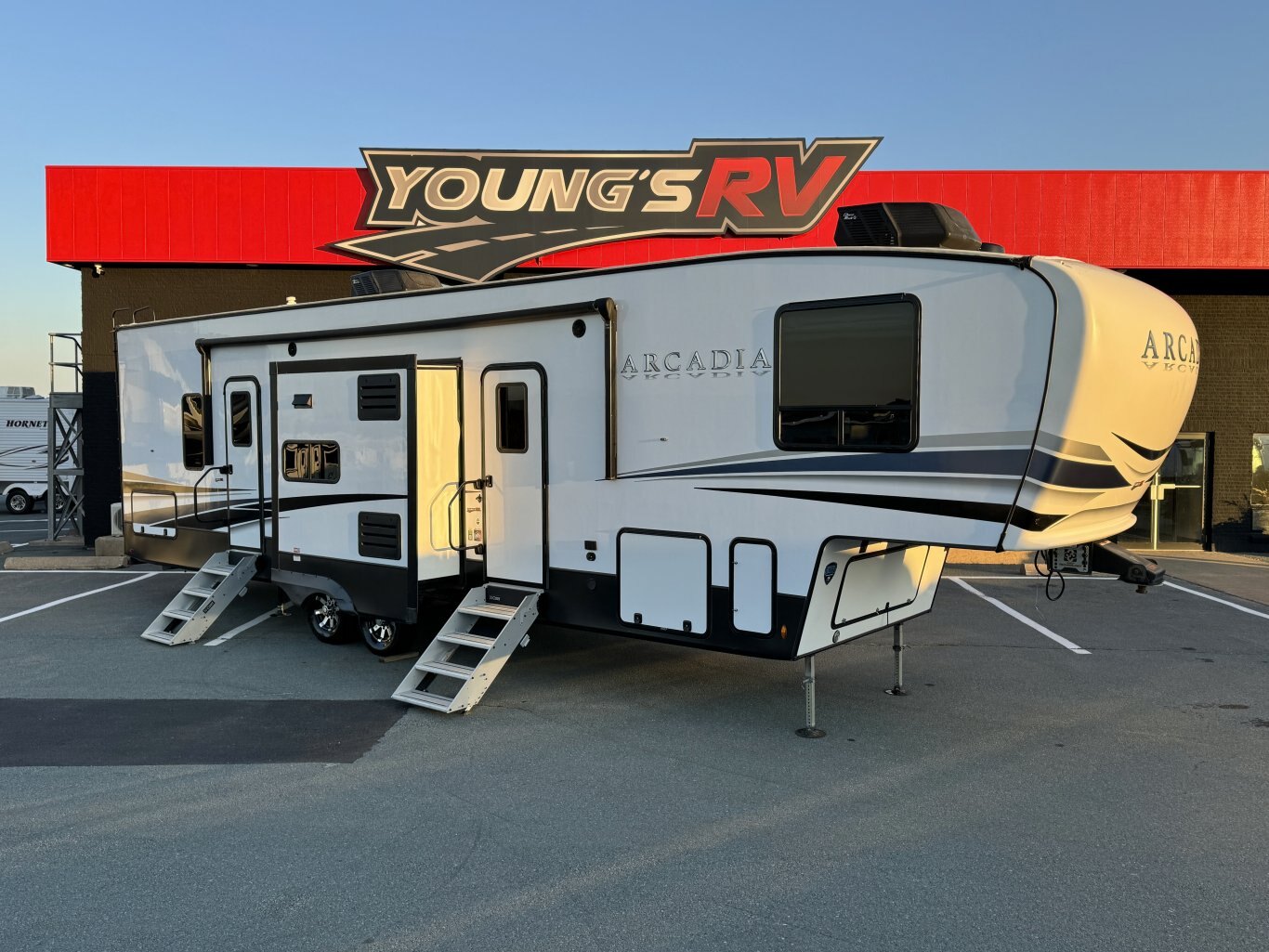 2022 Arcadia 3940LT Fifth Wheel