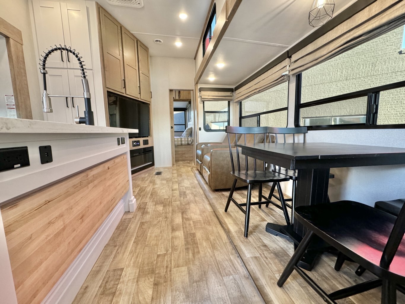 2022 Arcadia 3940LT Fifth Wheel