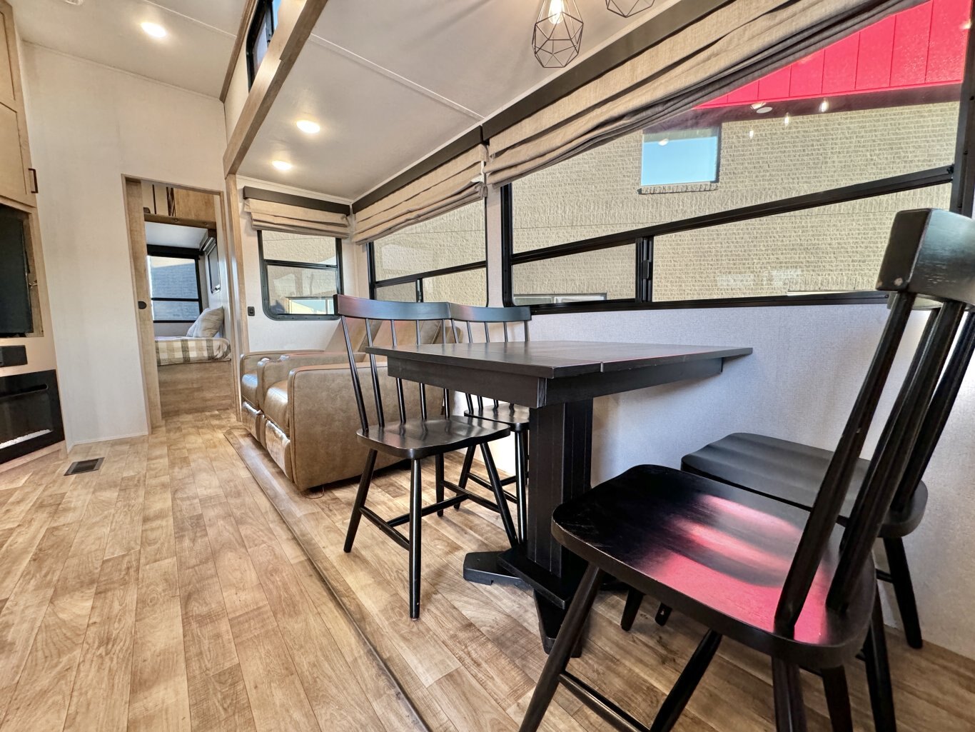 2022 Arcadia 3940LT Fifth Wheel