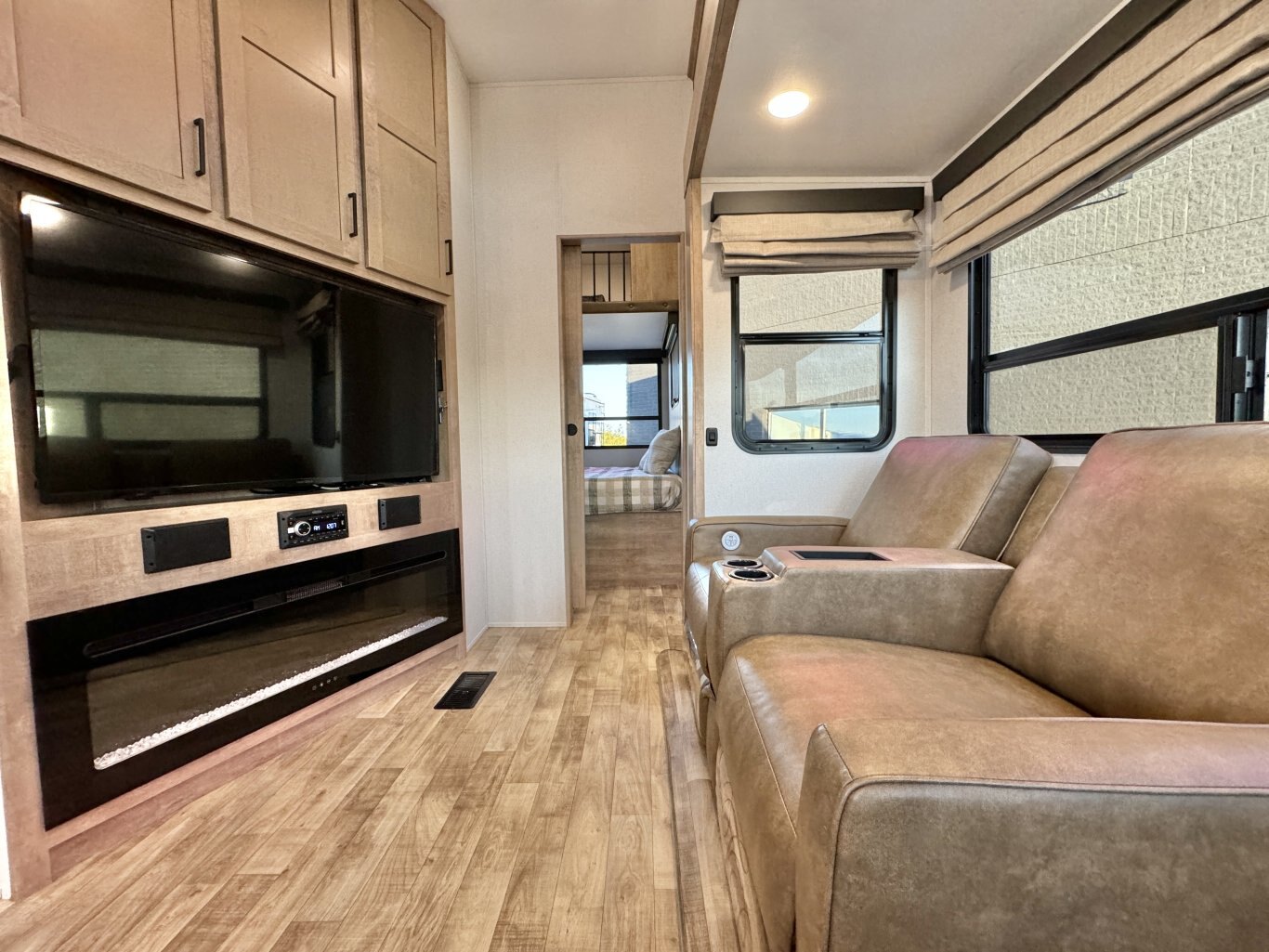 2022 Arcadia 3940LT Fifth Wheel