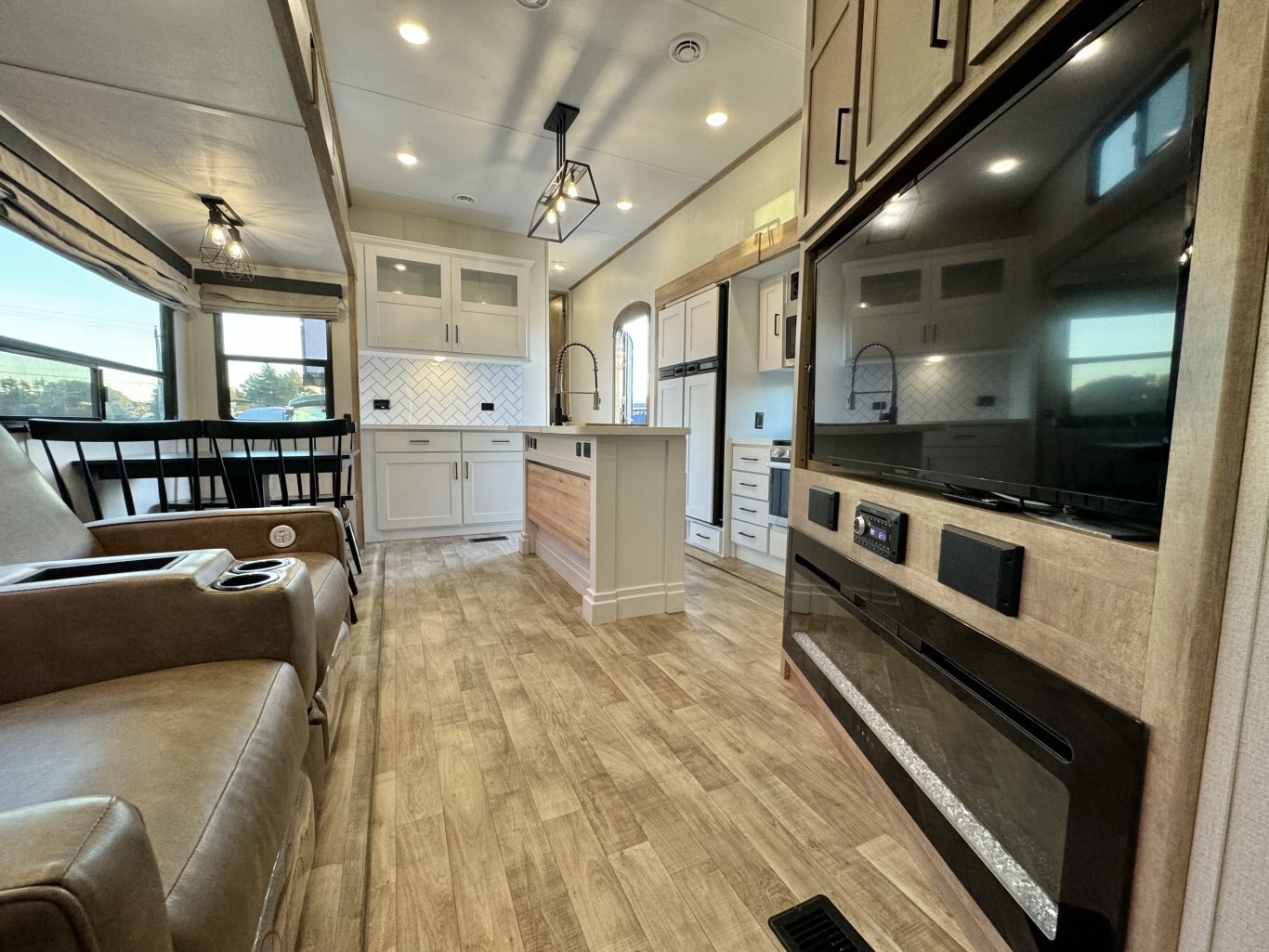 2022 Arcadia 3940LT Fifth Wheel