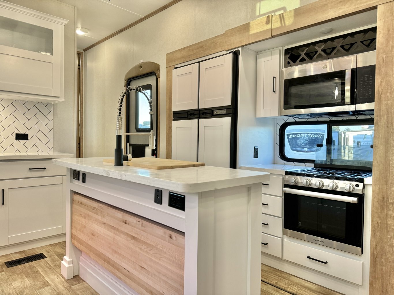 2022 Arcadia 3940LT Fifth Wheel