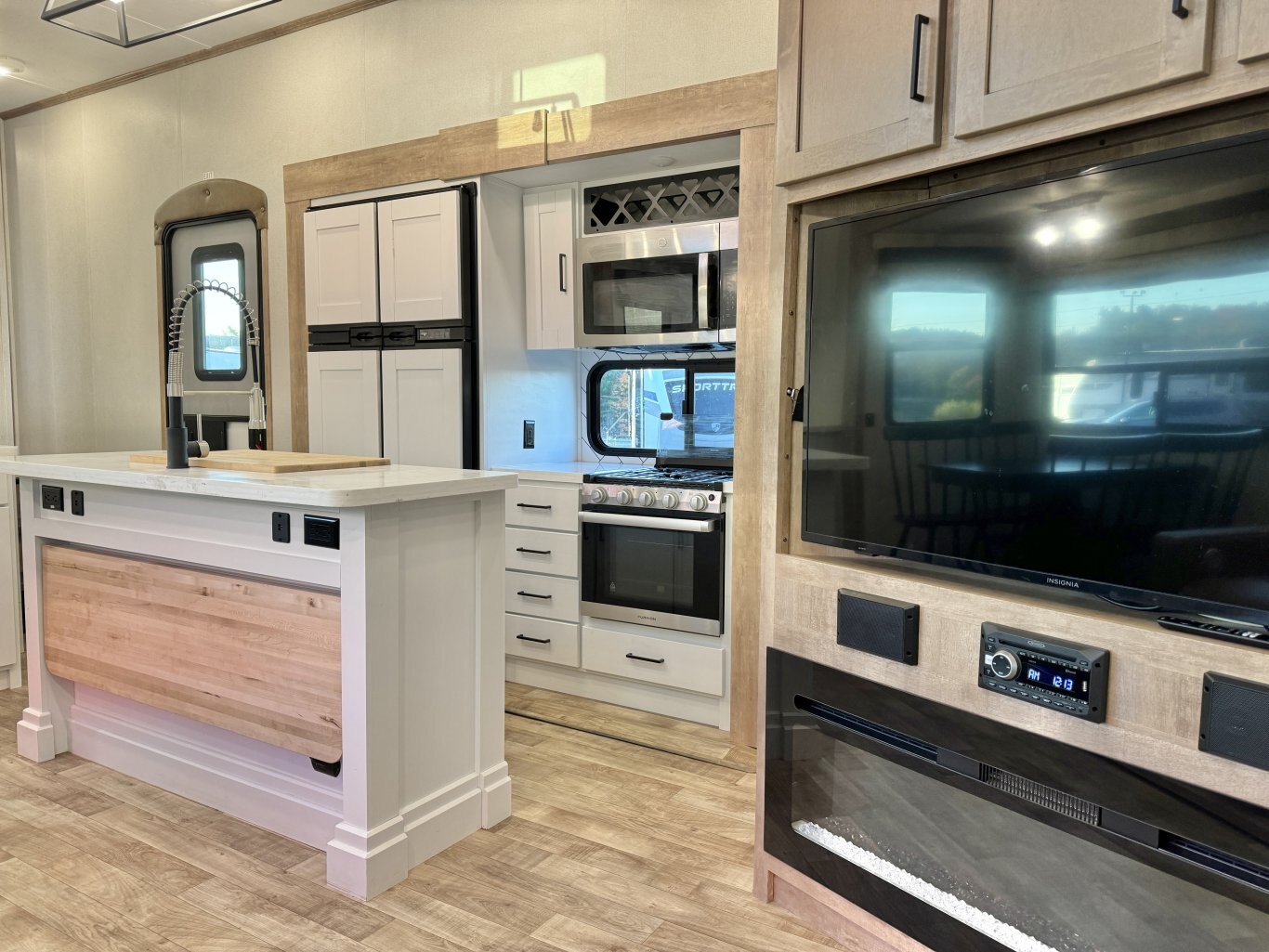 2022 Arcadia 3940LT Fifth Wheel