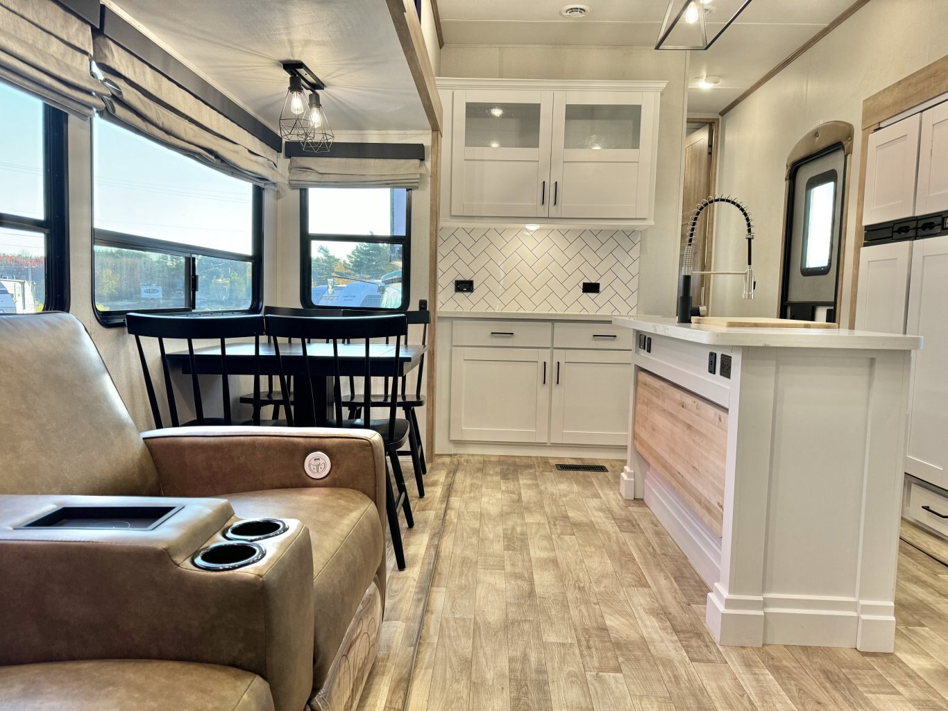 2022 Arcadia 3940LT Fifth Wheel