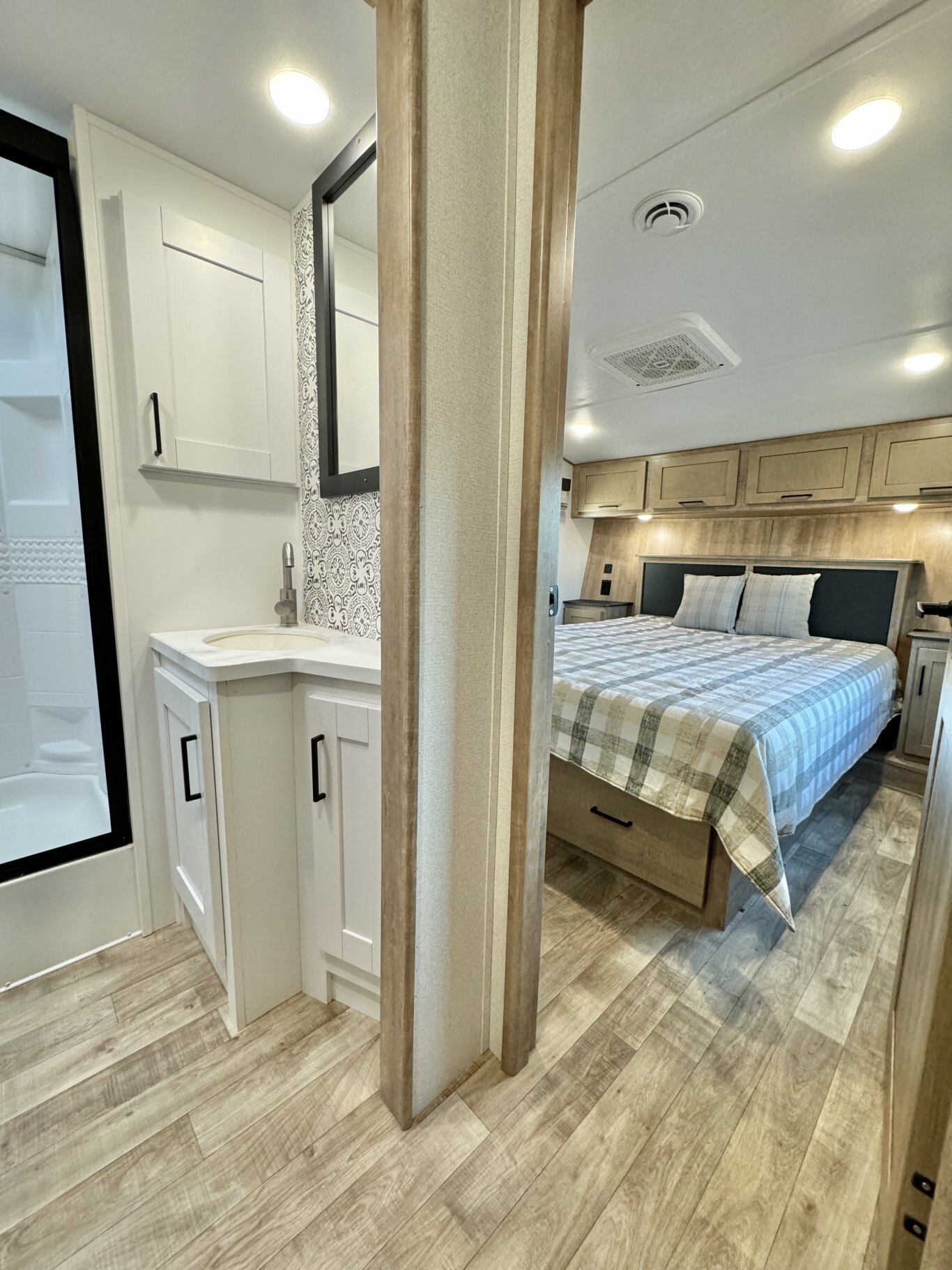 2022 Arcadia 3940LT Fifth Wheel