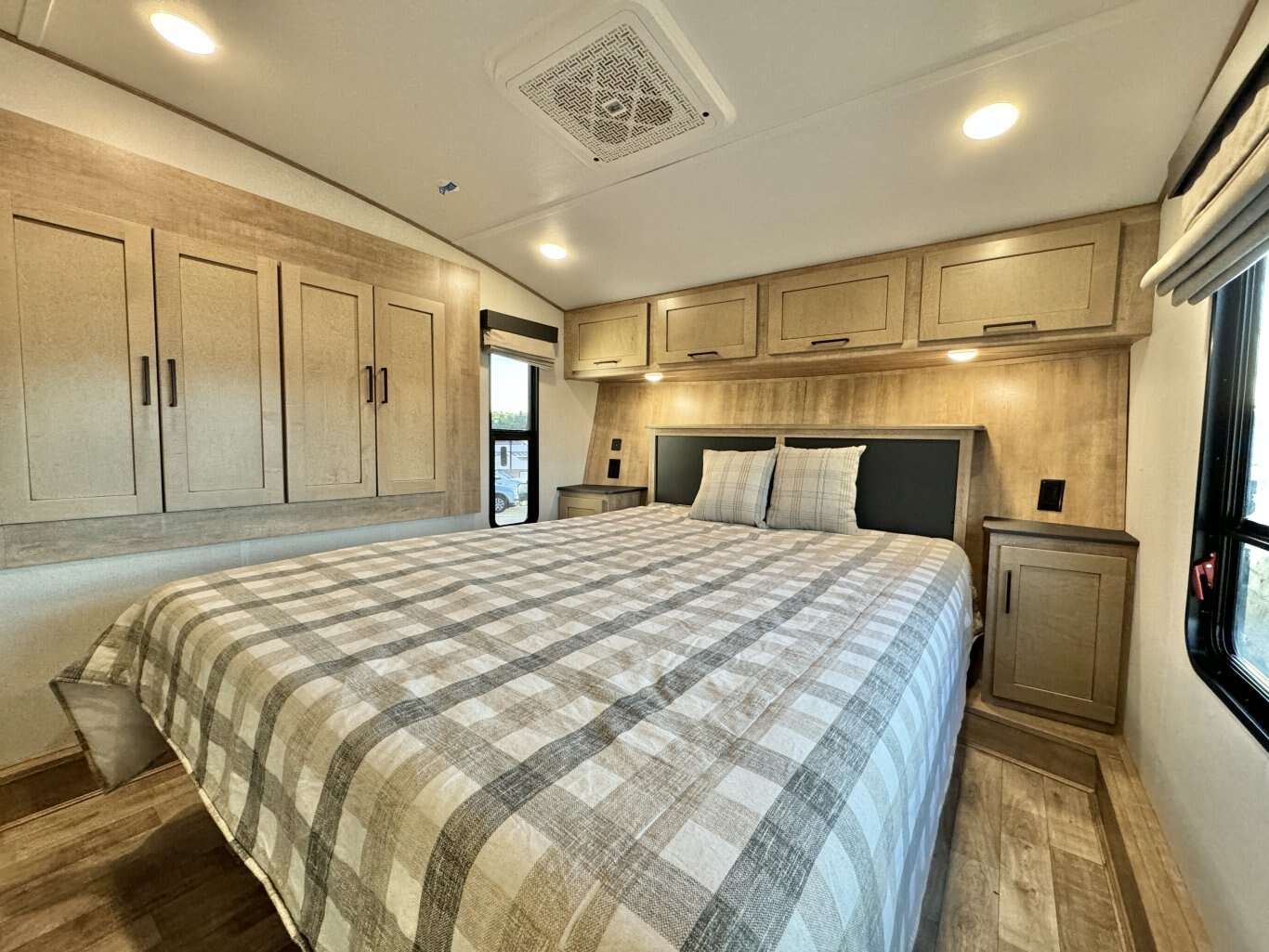 2022 Arcadia 3940LT Fifth Wheel