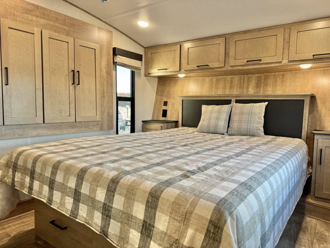 2022 Arcadia 3940LT Fifth Wheel