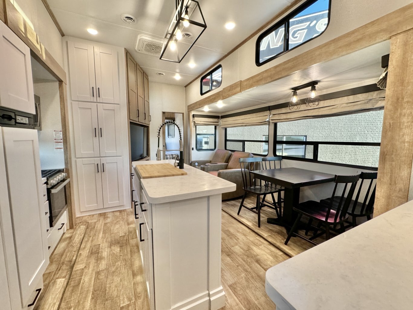 2022 Arcadia 3940LT Fifth Wheel