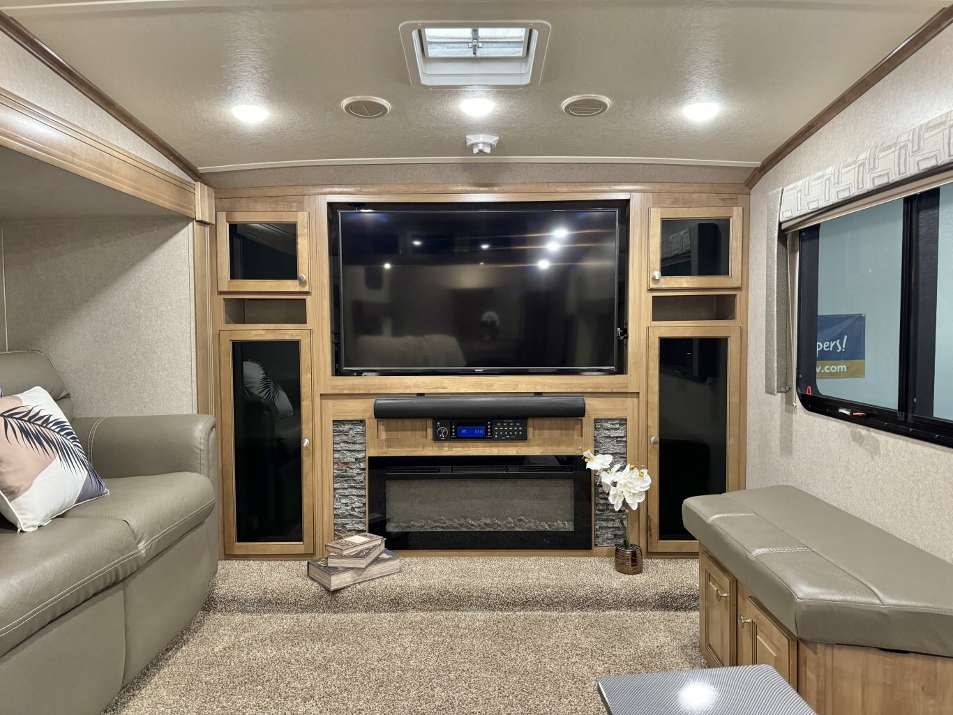 2018 Flagstaff 8529FLS 5th Wheel