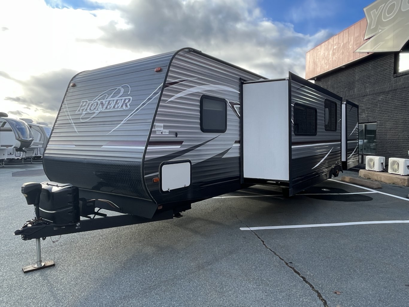 2018 Pioneer 310DS Travel Trailer