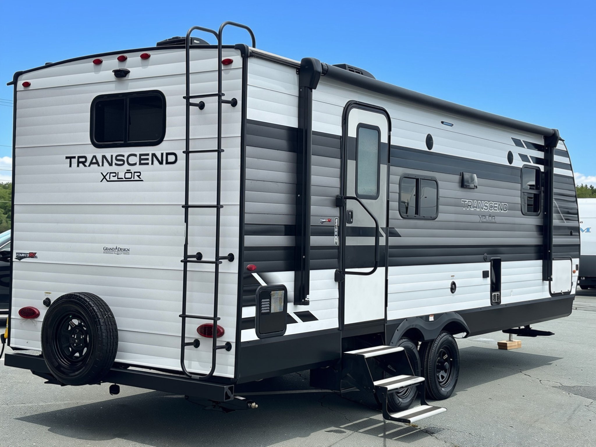 2022 Grand Design Transcend 221RB