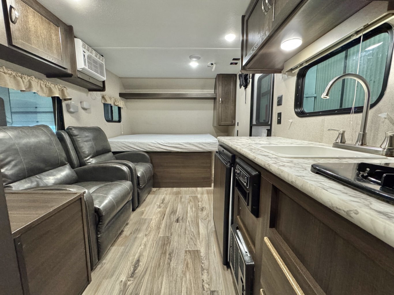 2019 Springdale SM1800 Travel Trailer