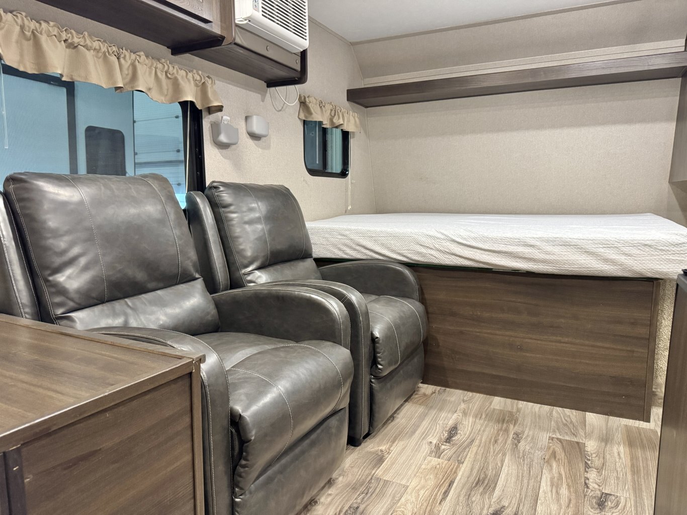 2019 Springdale SM1800 Travel Trailer