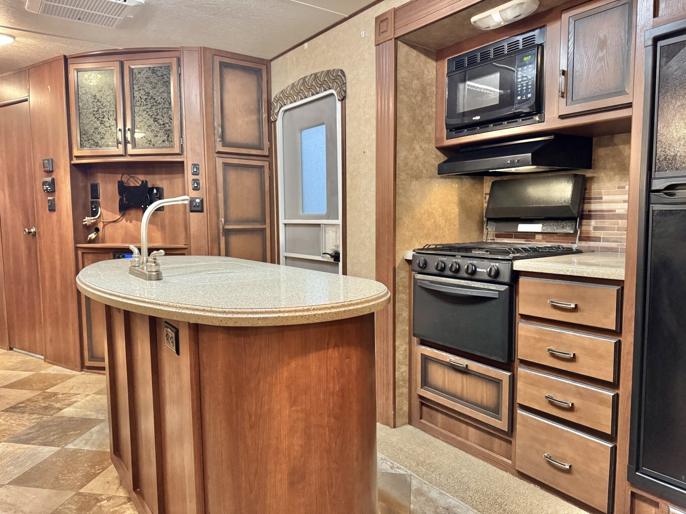 2014 Zinger 33BH Travel Trailer