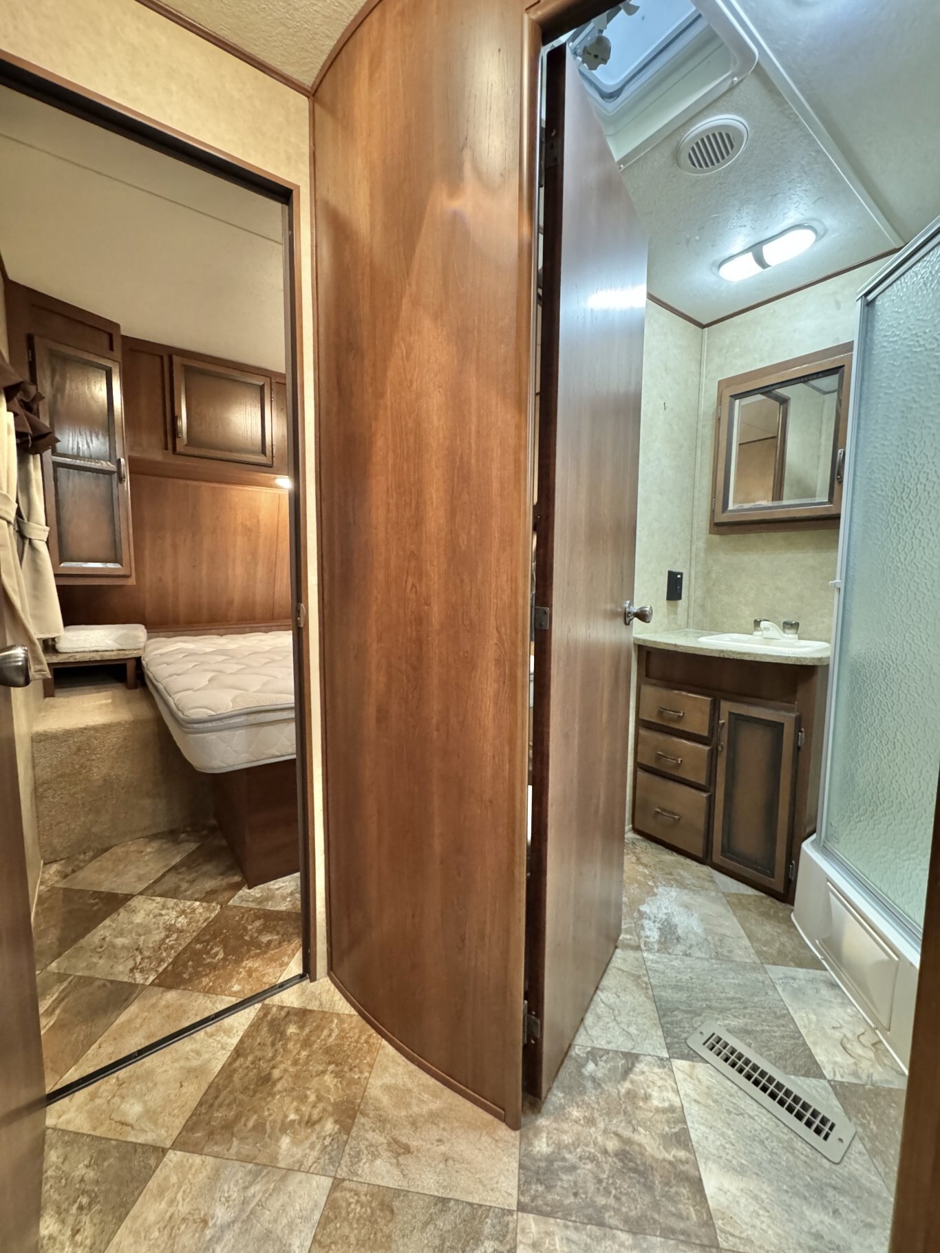 2014 Zinger 33BH Travel Trailer