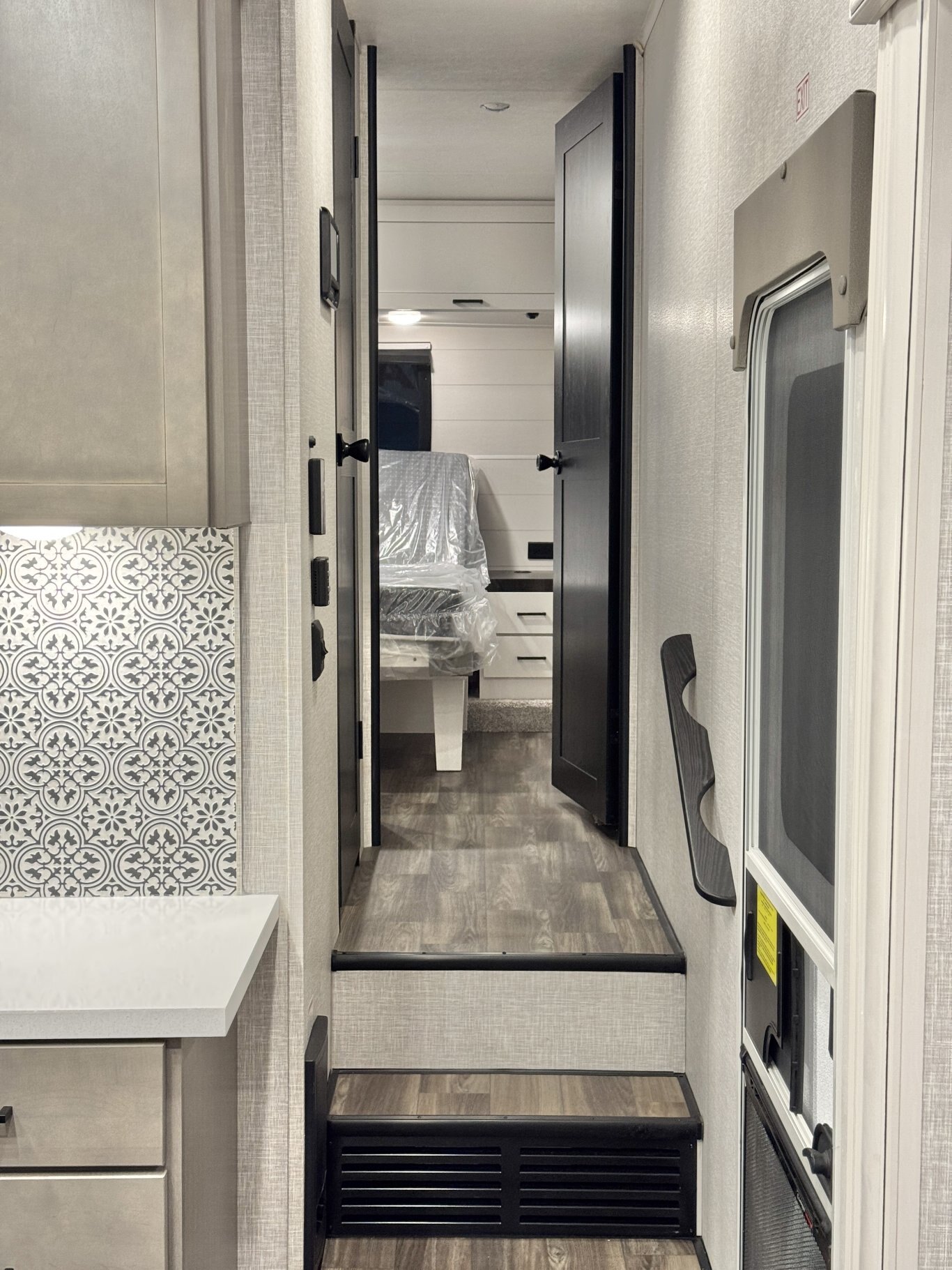 2025 Starcraft GSL Fifth Wheel 264RLS | Young's RV | Making your RV ...