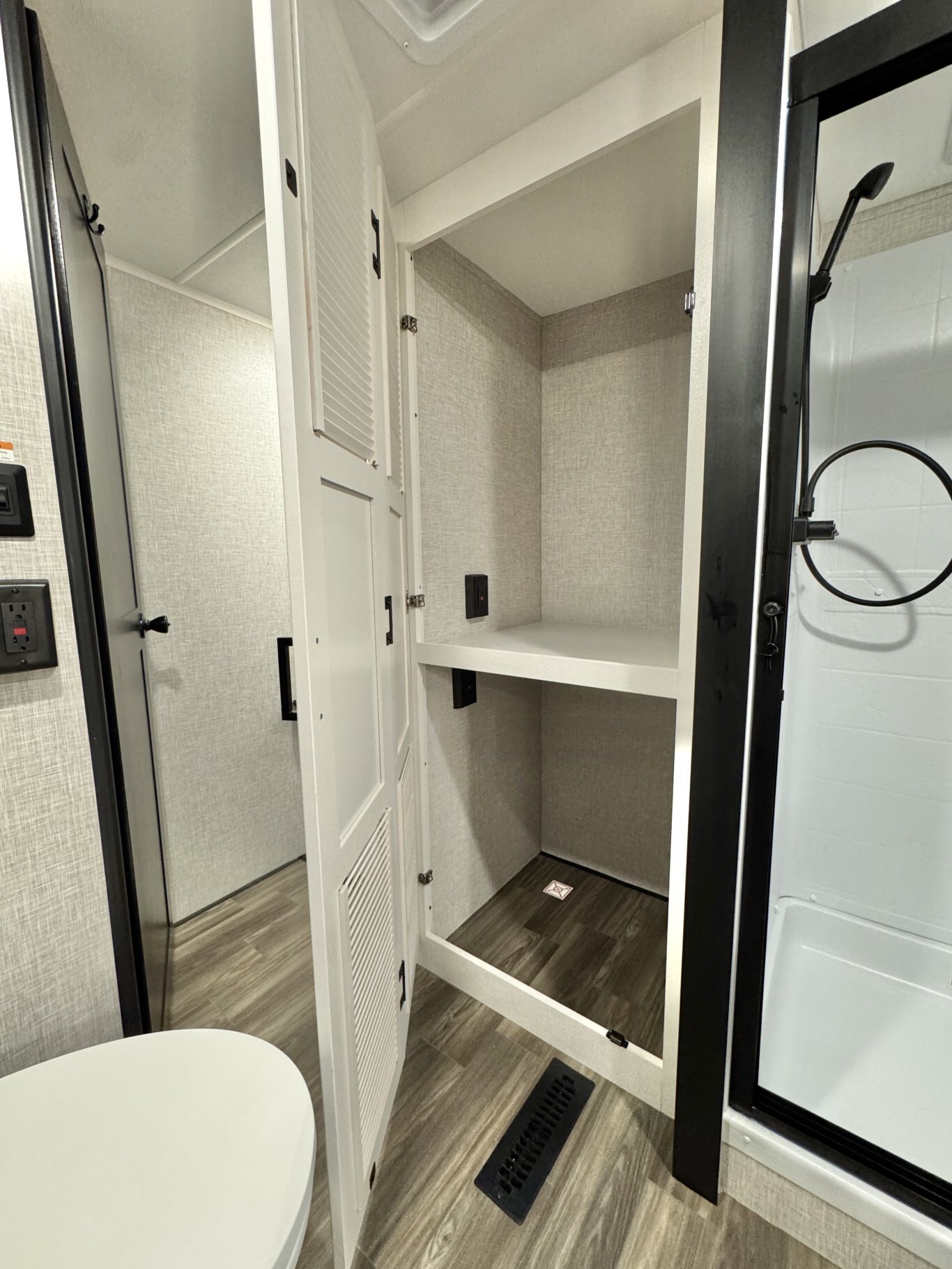 2025 Starcraft GSL Fifth Wheel 264RLS | Young's RV | Making your RV ...