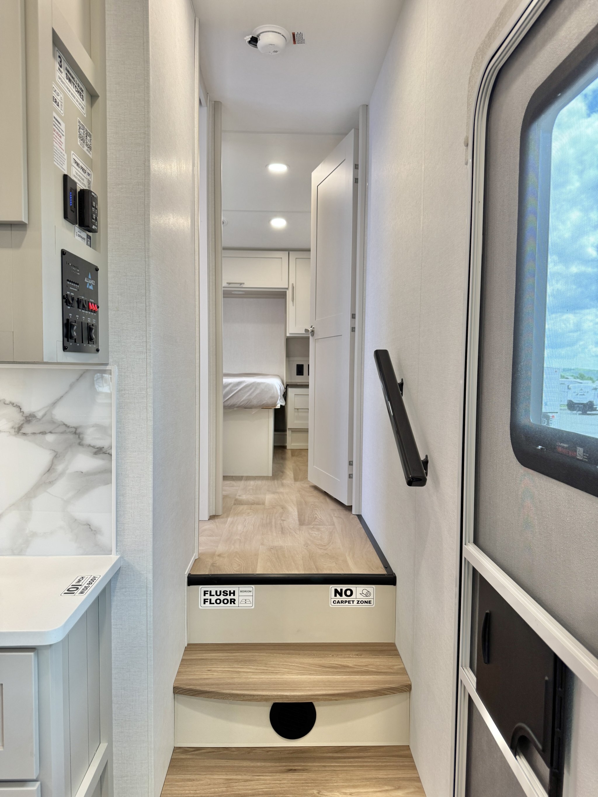 2027 Alliance 23ML Avenue Fifth Wheel