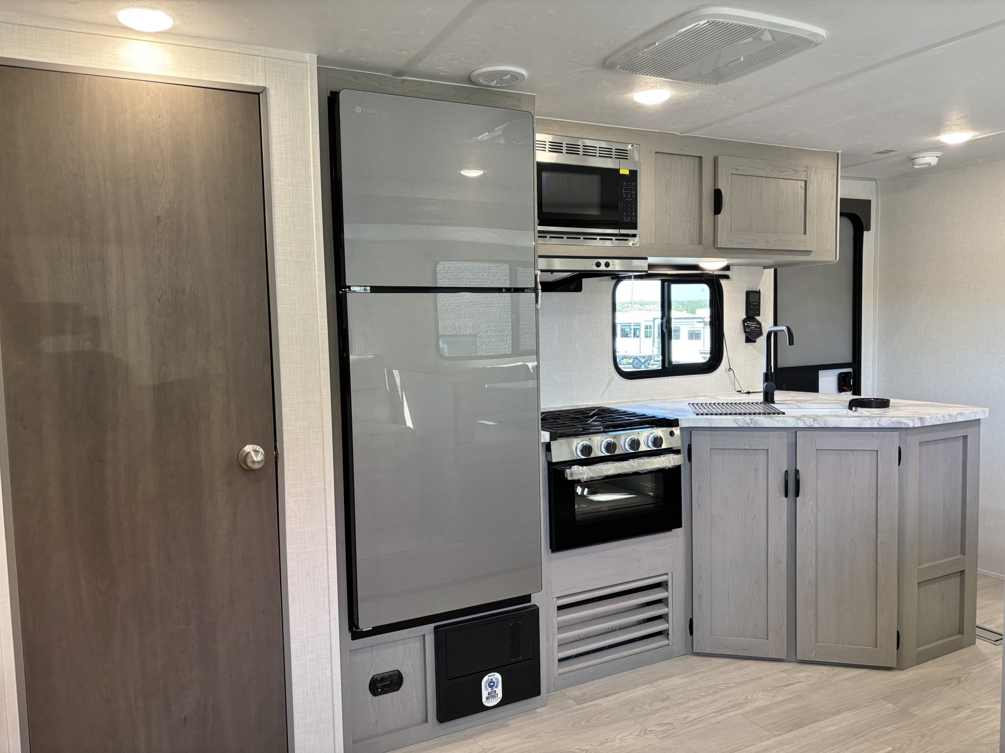 2026 Coachmen Clipper 6K Series 292TB 3 Bunk Beds