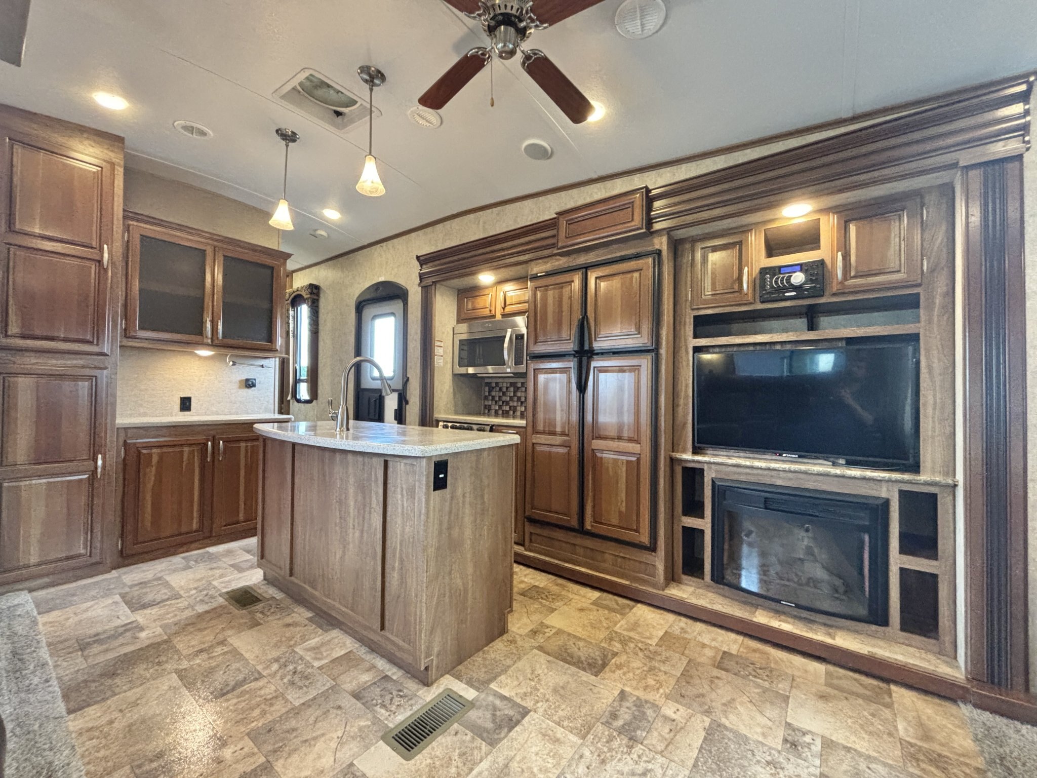 2015 Keystone Montana High Country 305RL