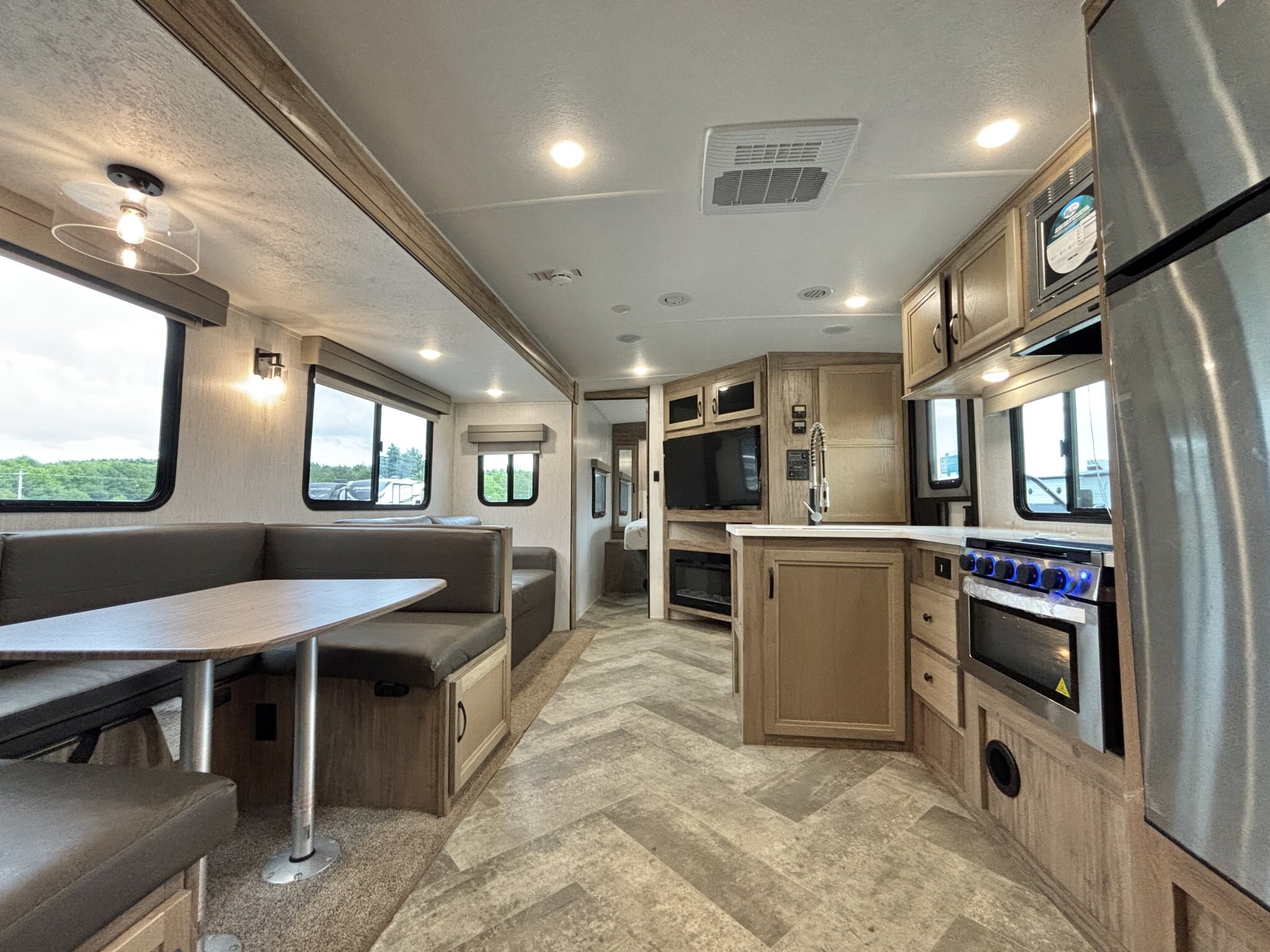 2023 Palomino Solaire 294DBHS