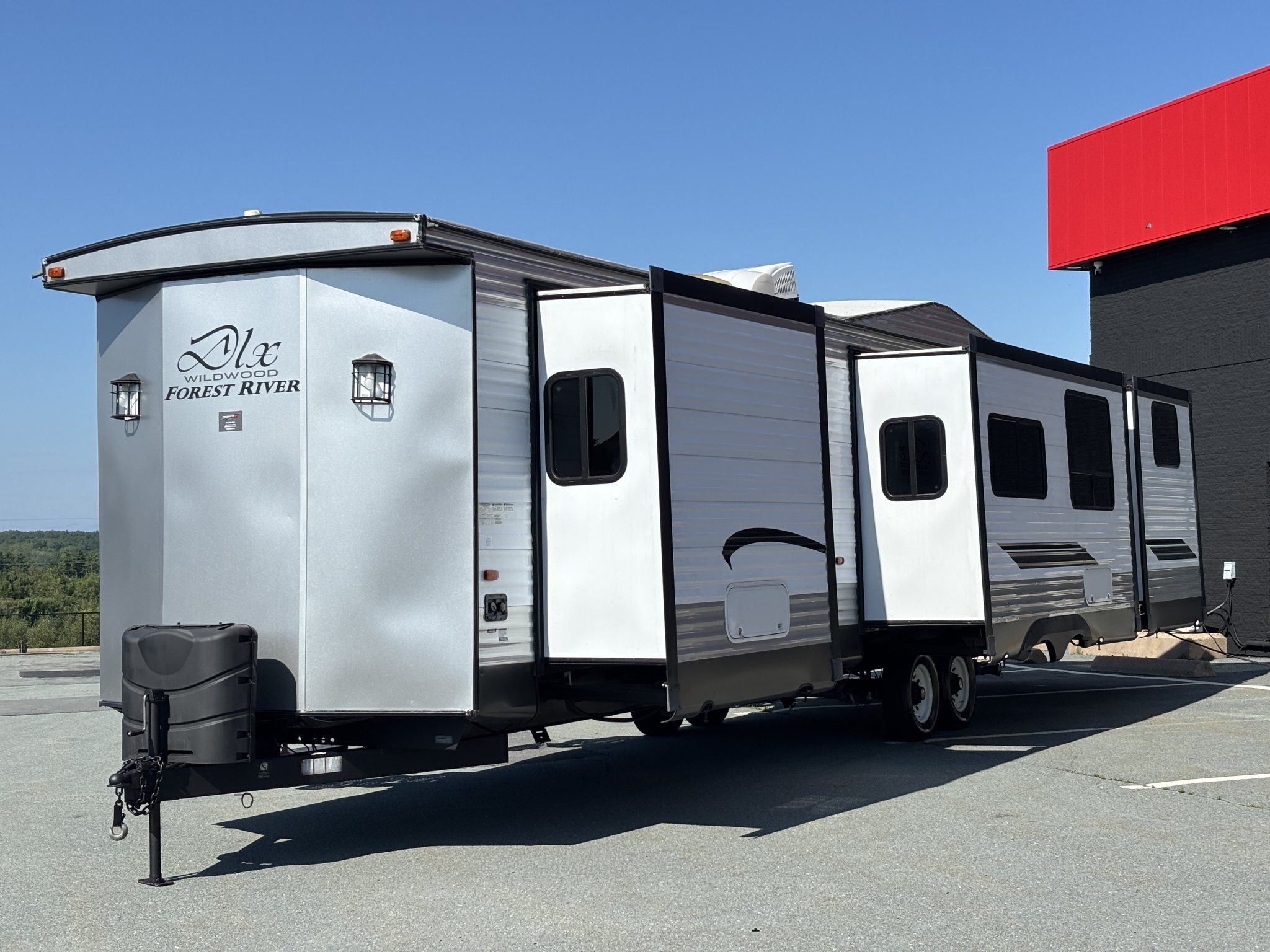 2018 Wildwood DLX 402QBQ