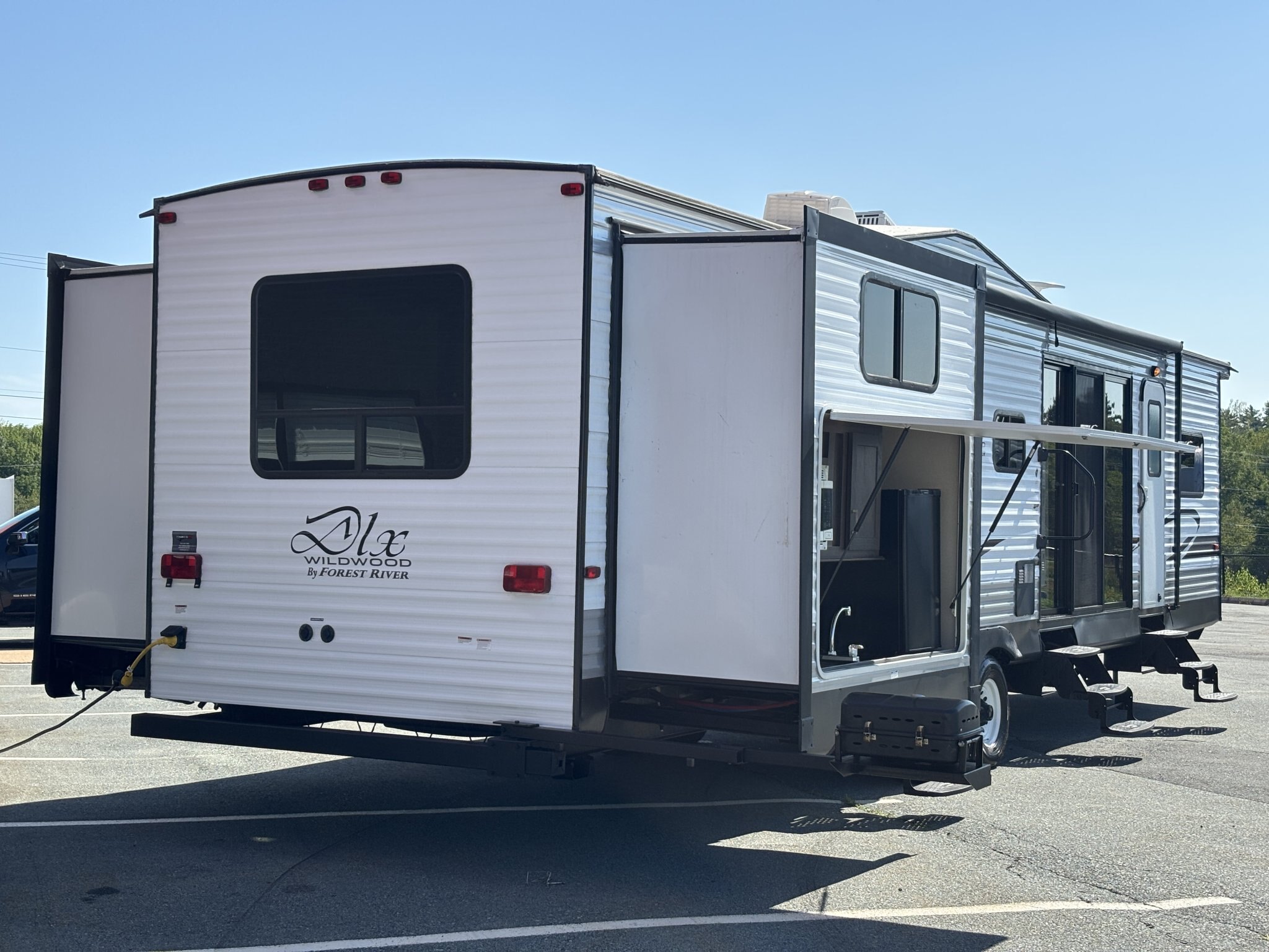 2018 Wildwood DLX 402QBQ