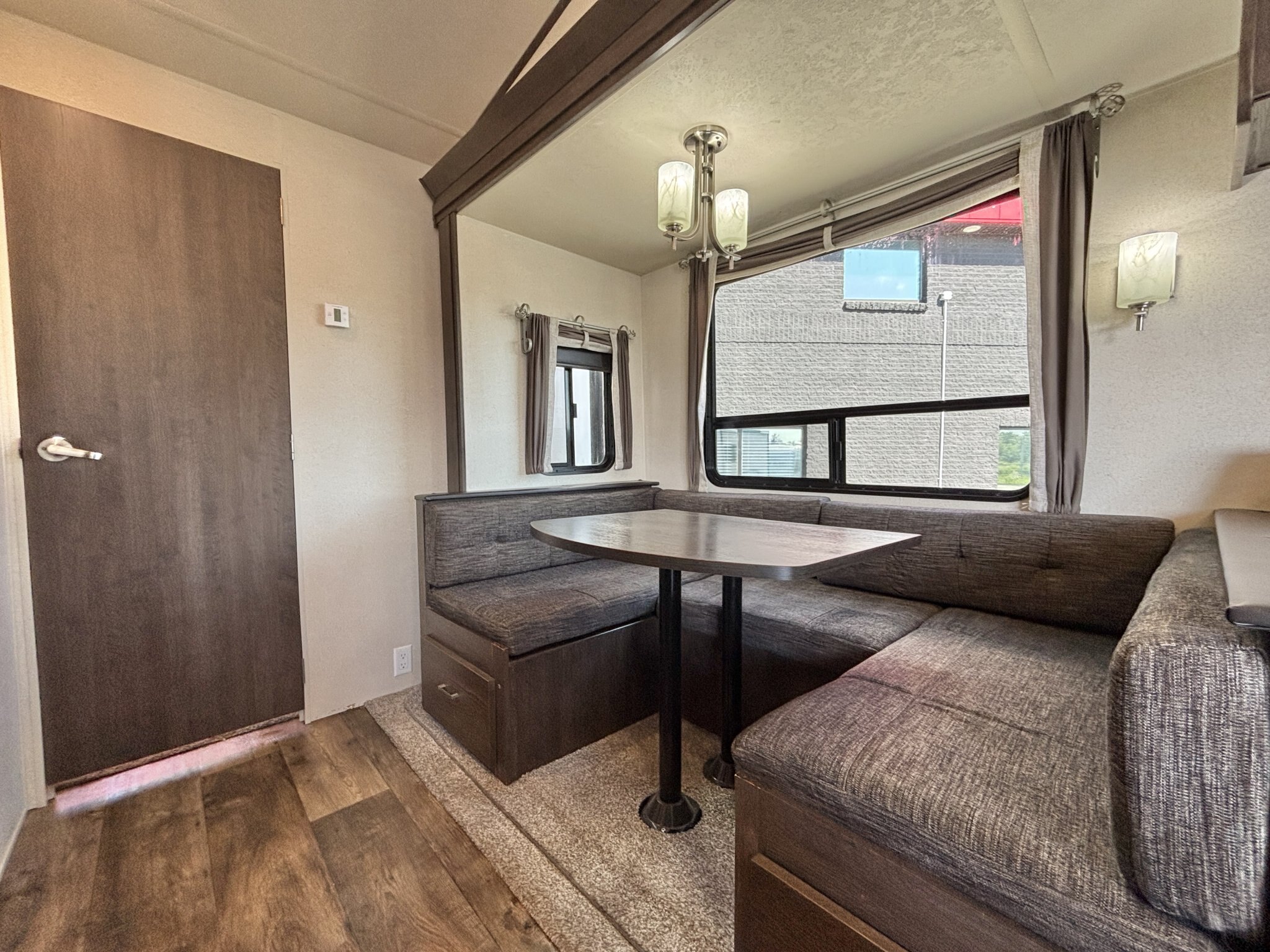 2018 Wildwood DLX 402QBQ