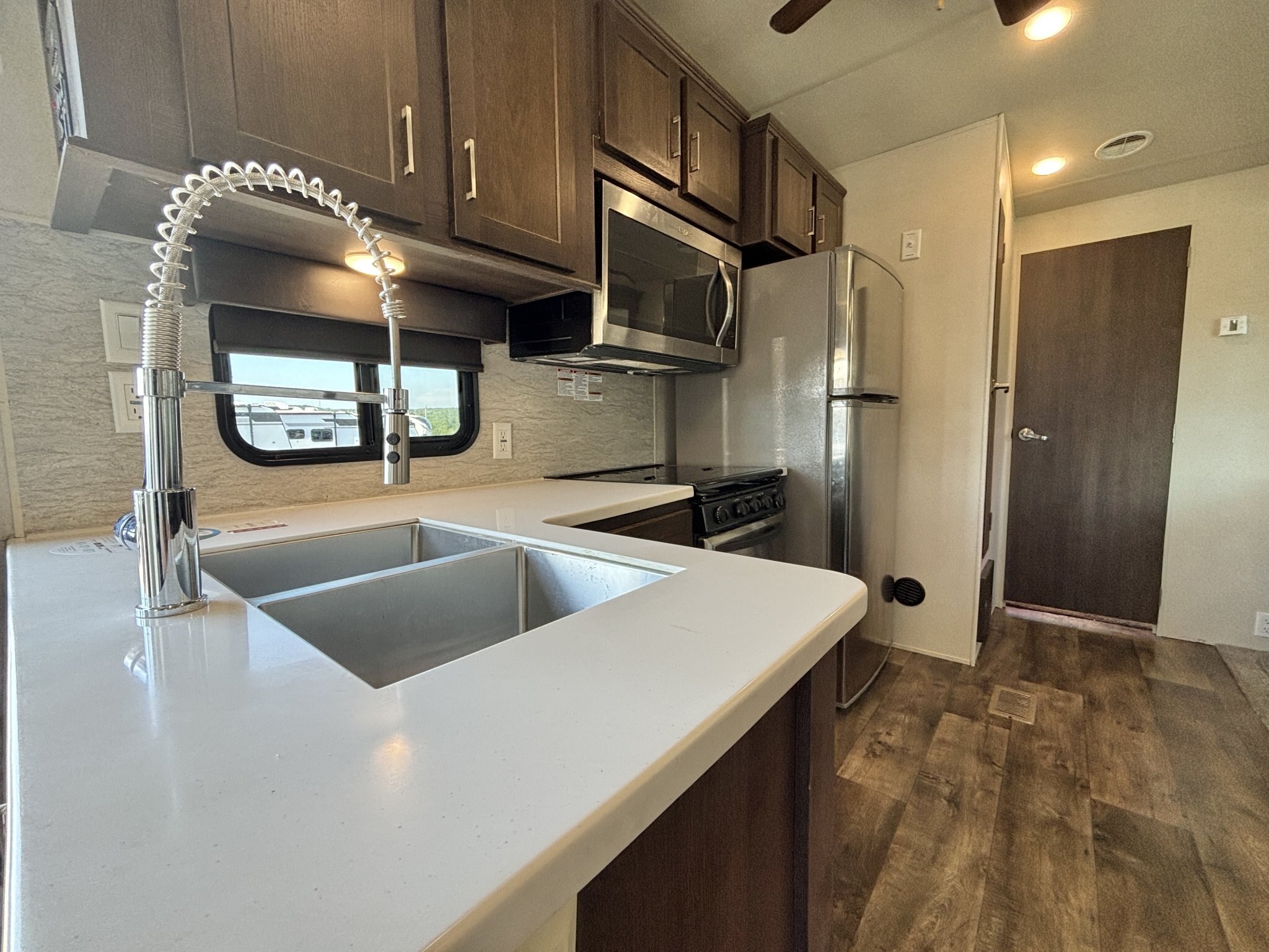 2018 Wildwood DLX 402QBQ