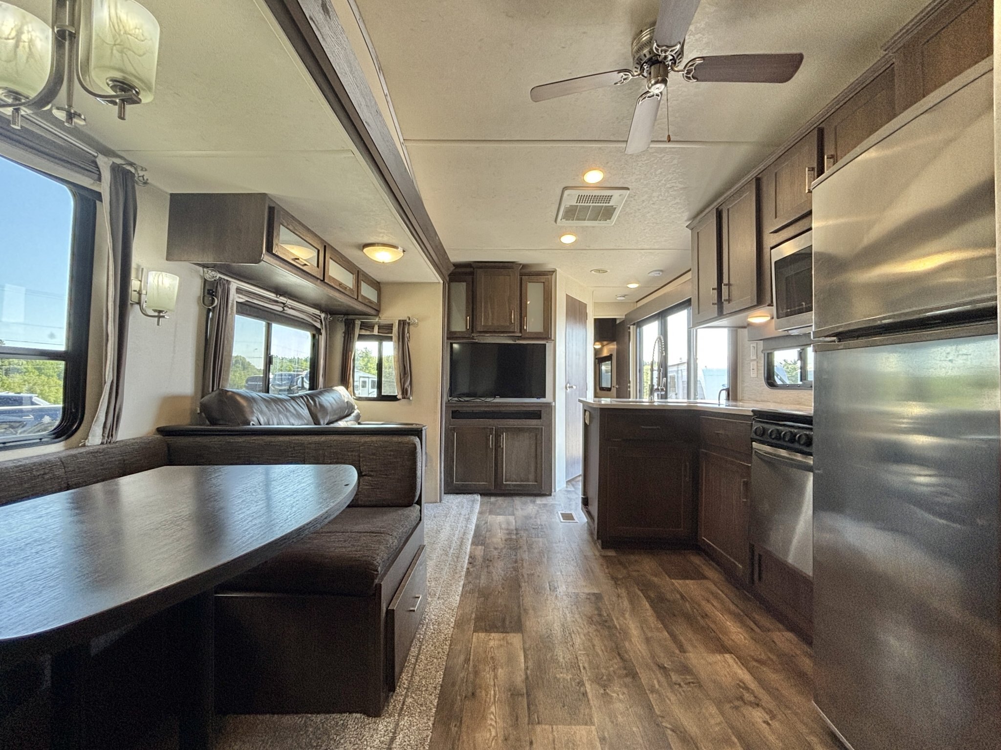2018 Wildwood DLX 402QBQ