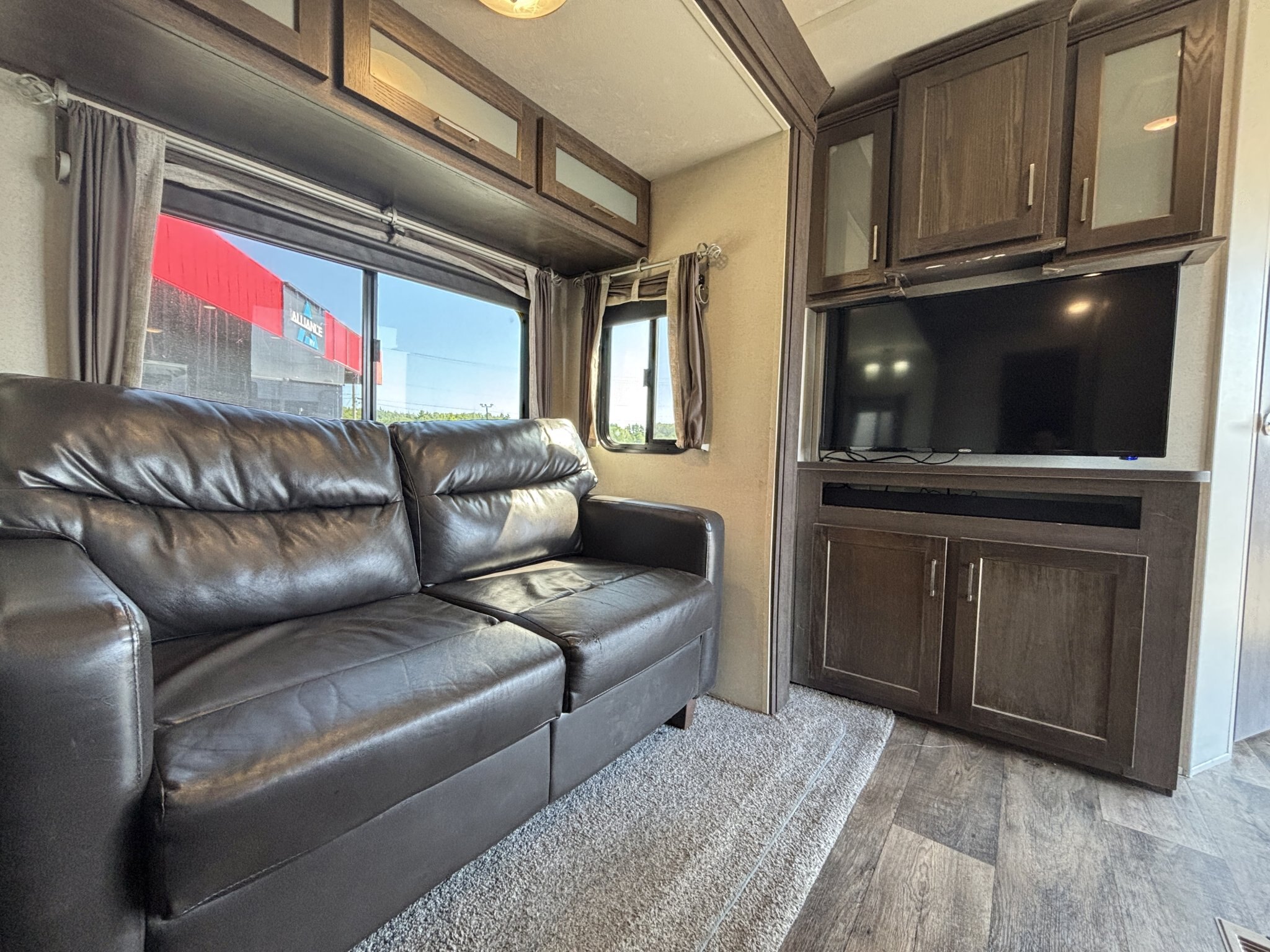 2018 Wildwood DLX 402QBQ