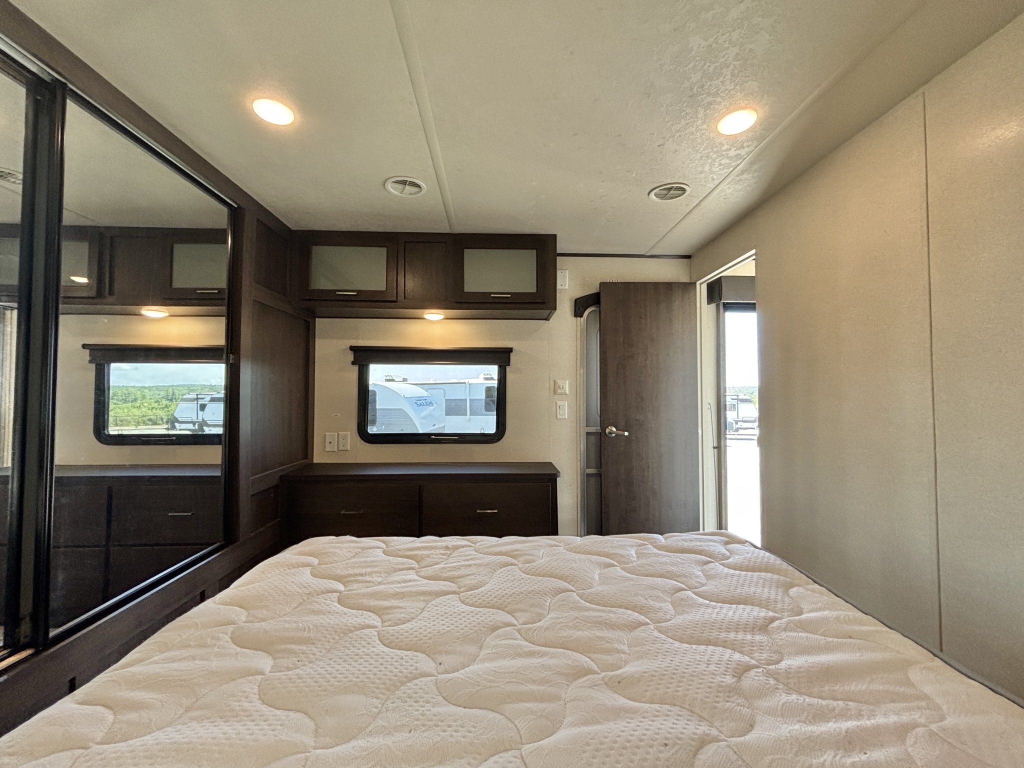 2018 Wildwood DLX 402QBQ