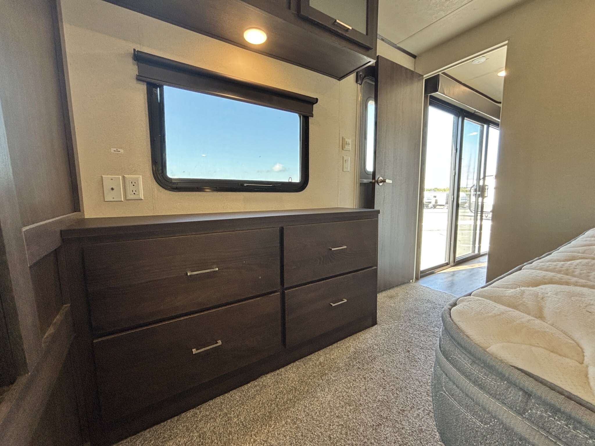 2018 Wildwood DLX 402QBQ