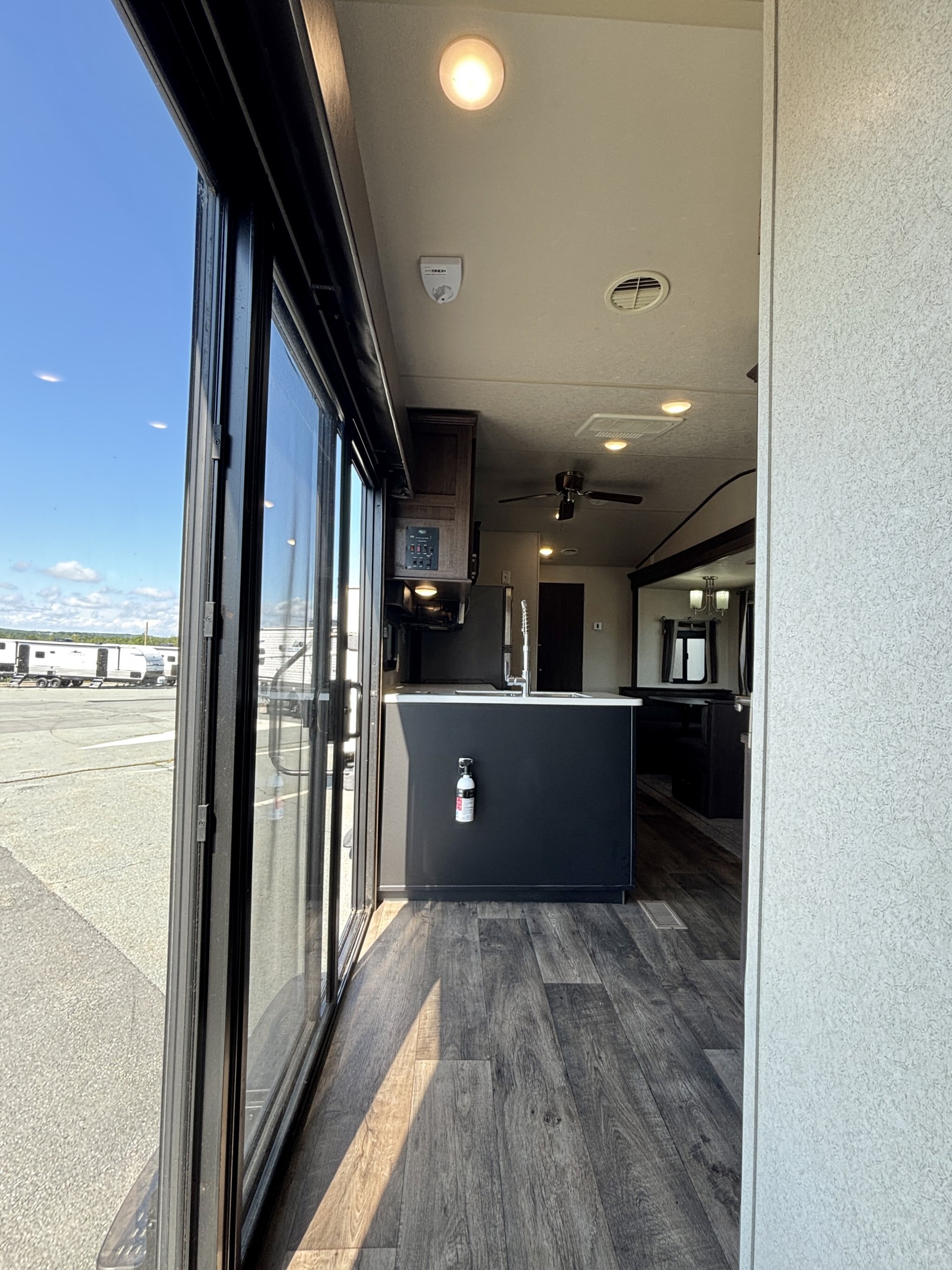 2018 Wildwood DLX 402QBQ