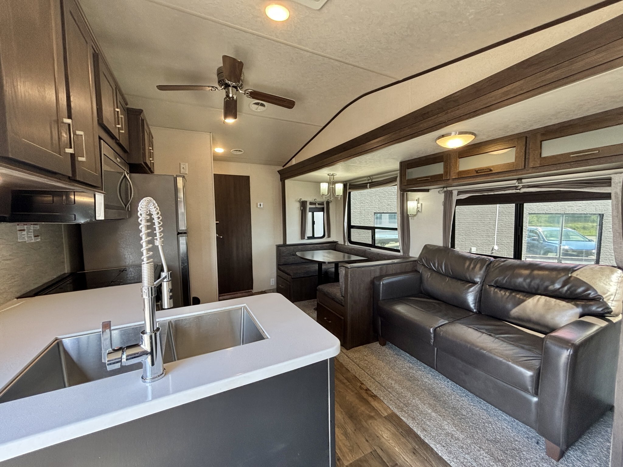 2018 Wildwood DLX 402QBQ