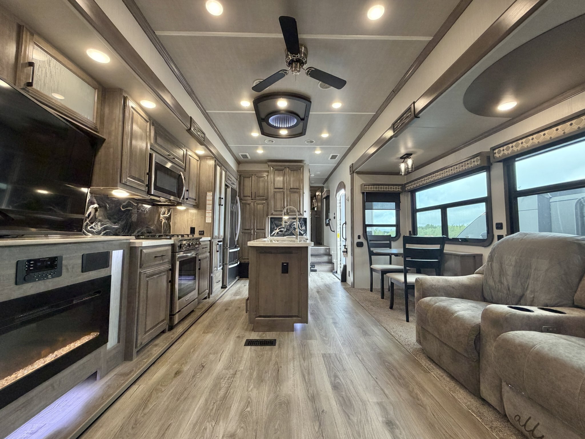 2020 Forest River Cedar Creek Champagne Edition 38EL